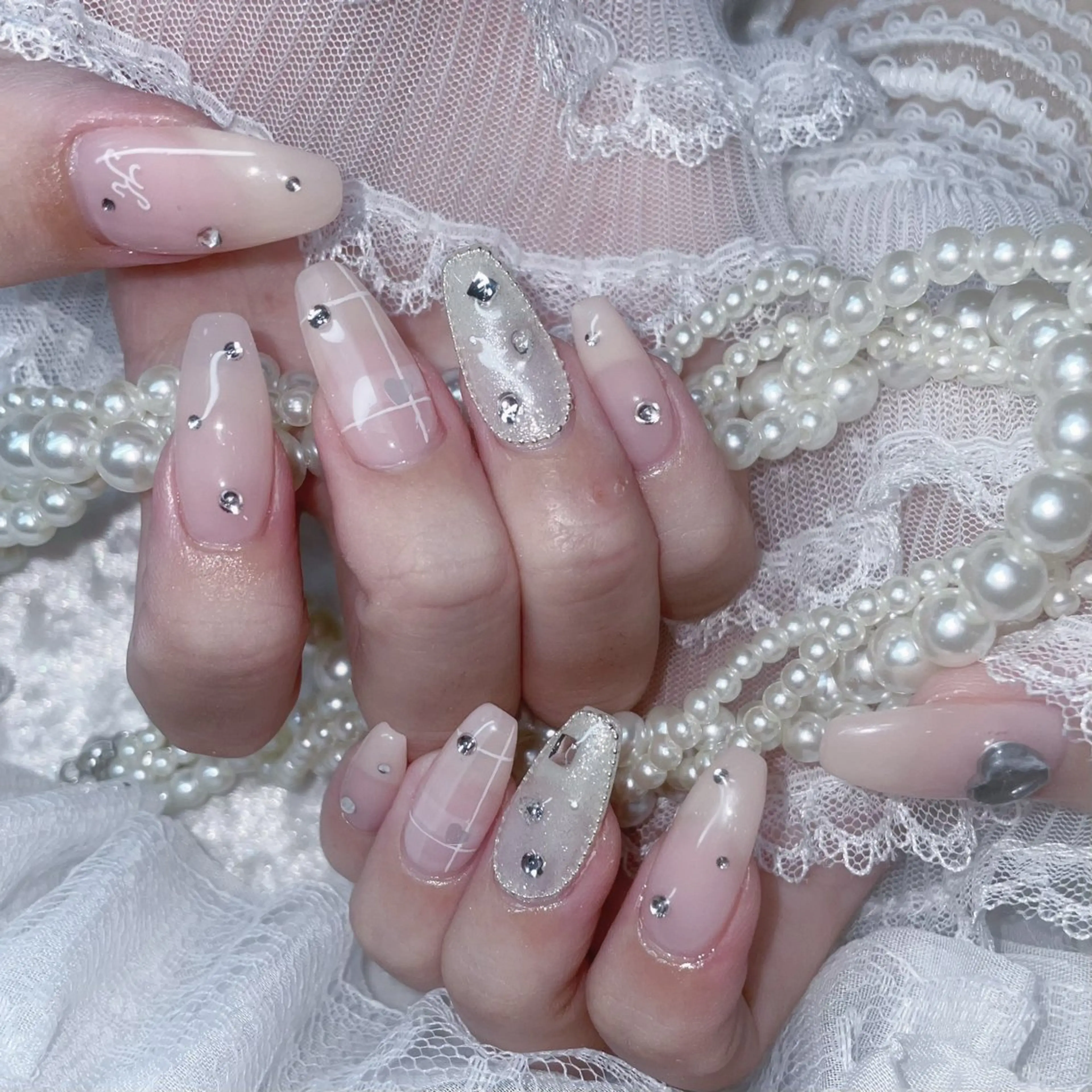 ネイル ハンドネイル MINAMI໒꒱ Y2K、韓国ガーリーのネイルデザイン