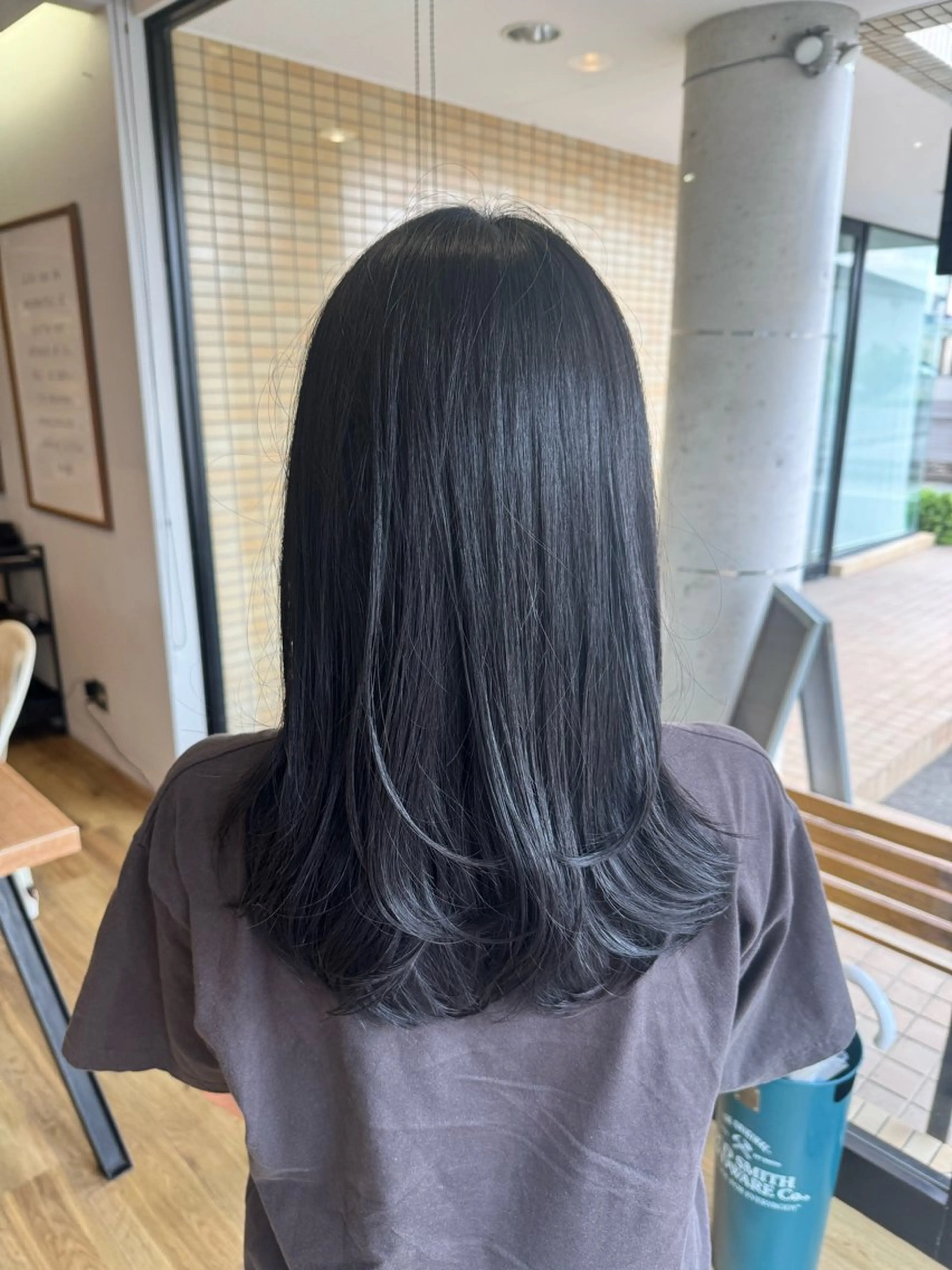 ロング カラー 黒髪 ブルーカラー ブルーブラック カット ヘアカラー トリートメント ツキダテ ユイのヘアスタイル