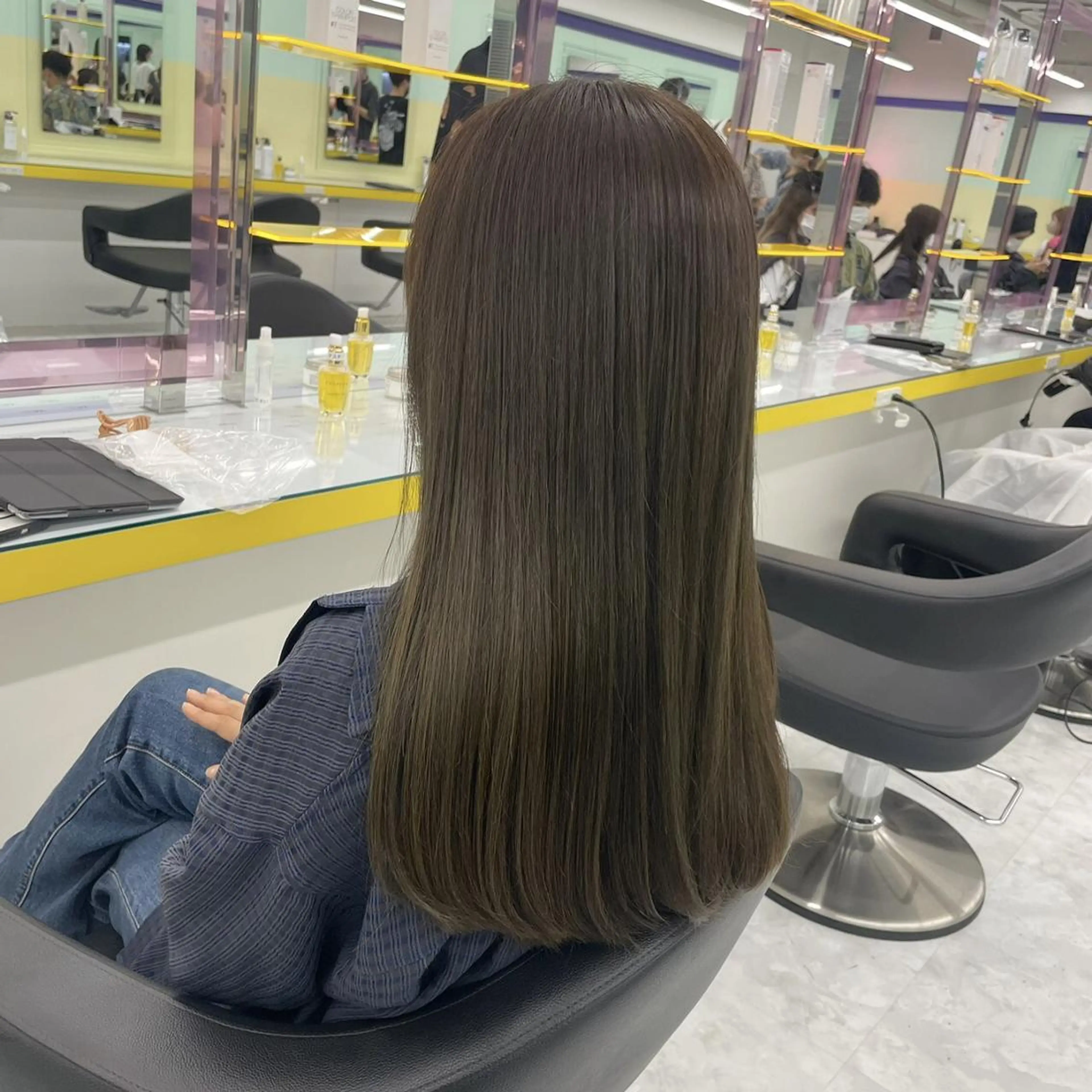 カラー 赤み消し韓国ヘア レイヤー縮毛🤍渡邉のヘアスタイル