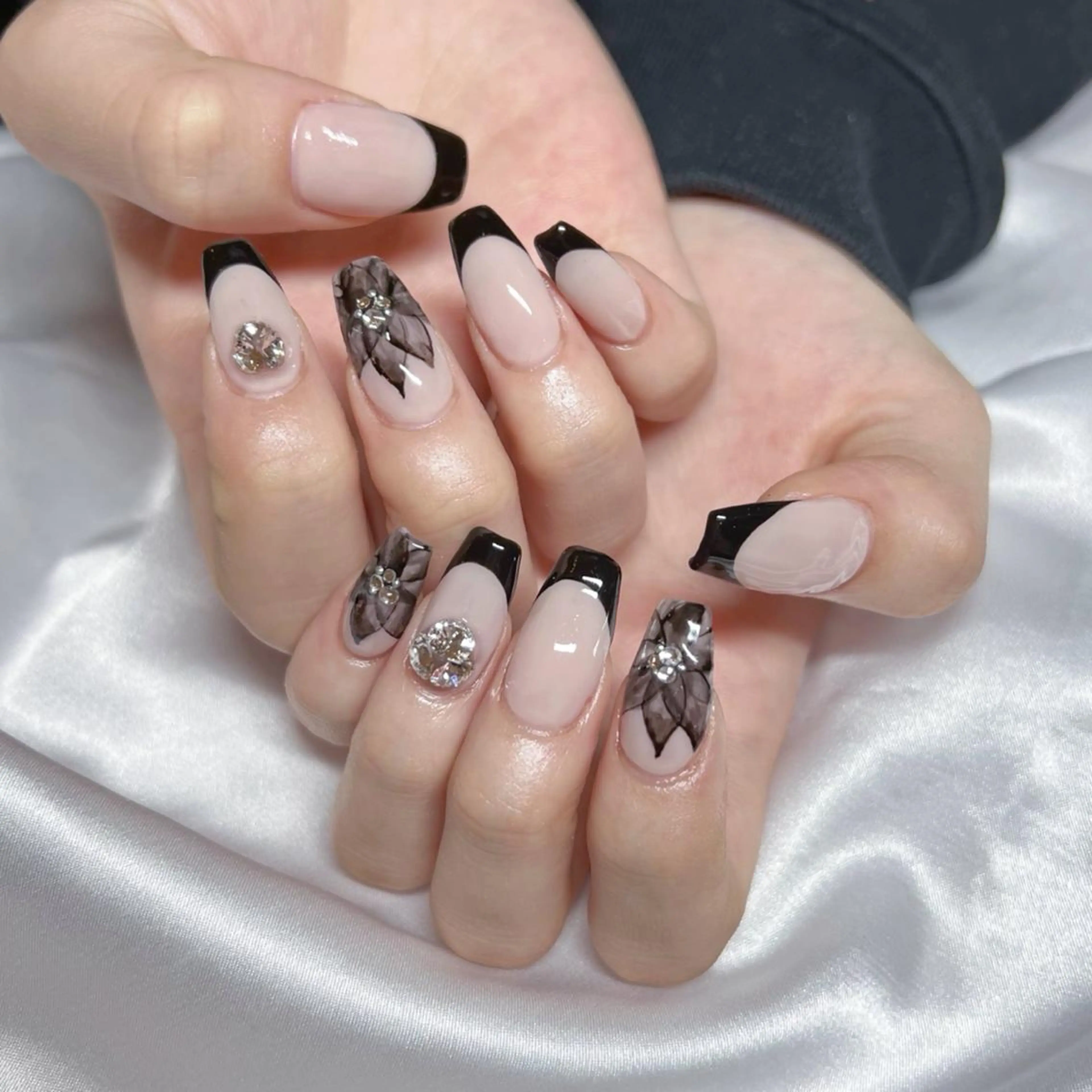 ネイル オーロラネイル フットネイル フレンチネイル ジェルネイル 韓国ネイル ハンドネイル ハンドケア 【ENサロン】 Rei🎀Nailのネイルデザイン