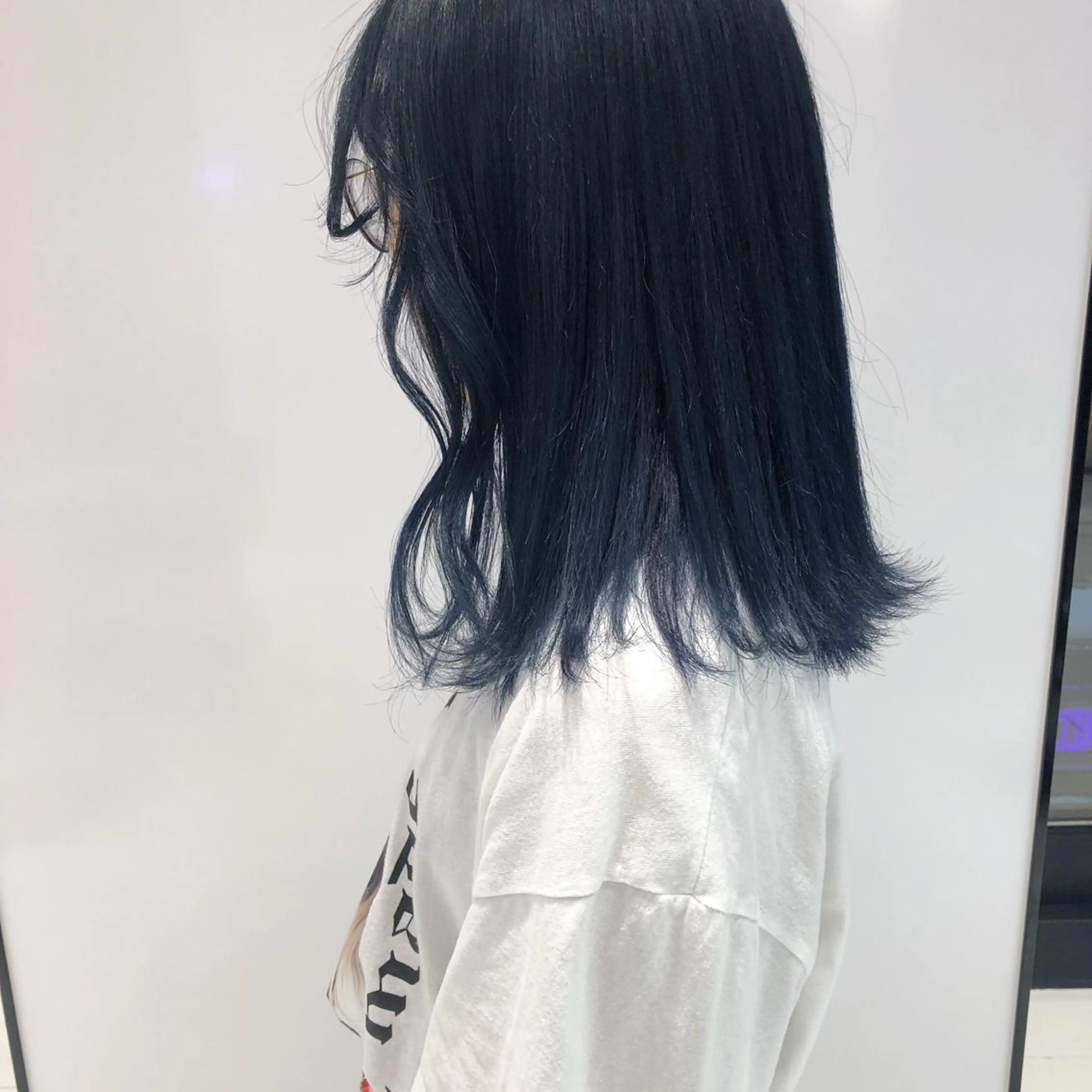 ミディアム カラー ブリーチ ヘアカラー 相川 愛実のヘアスタイル