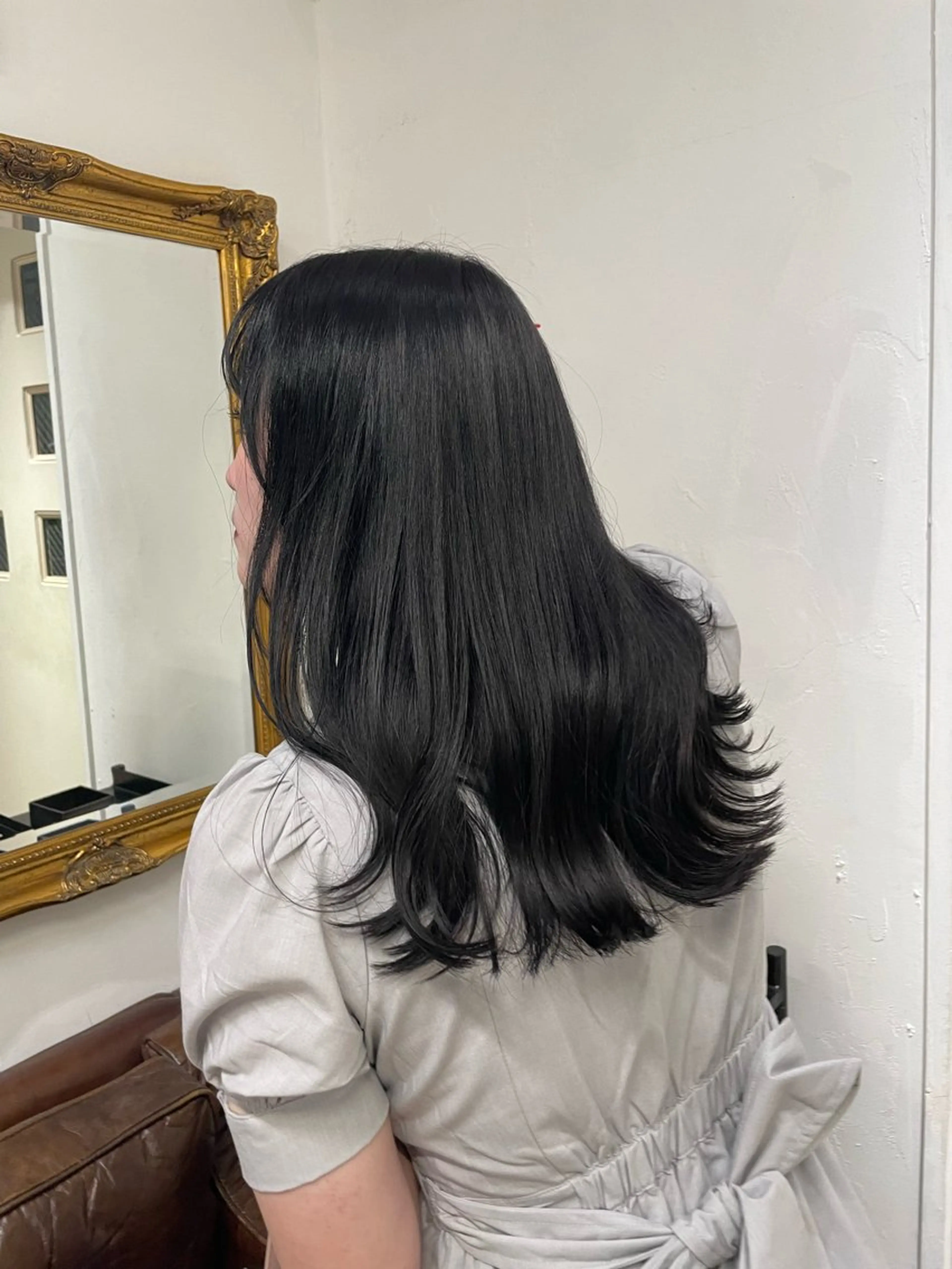 セミロング カラー ミルクティー× グレージュMOMOのヘアスタイル