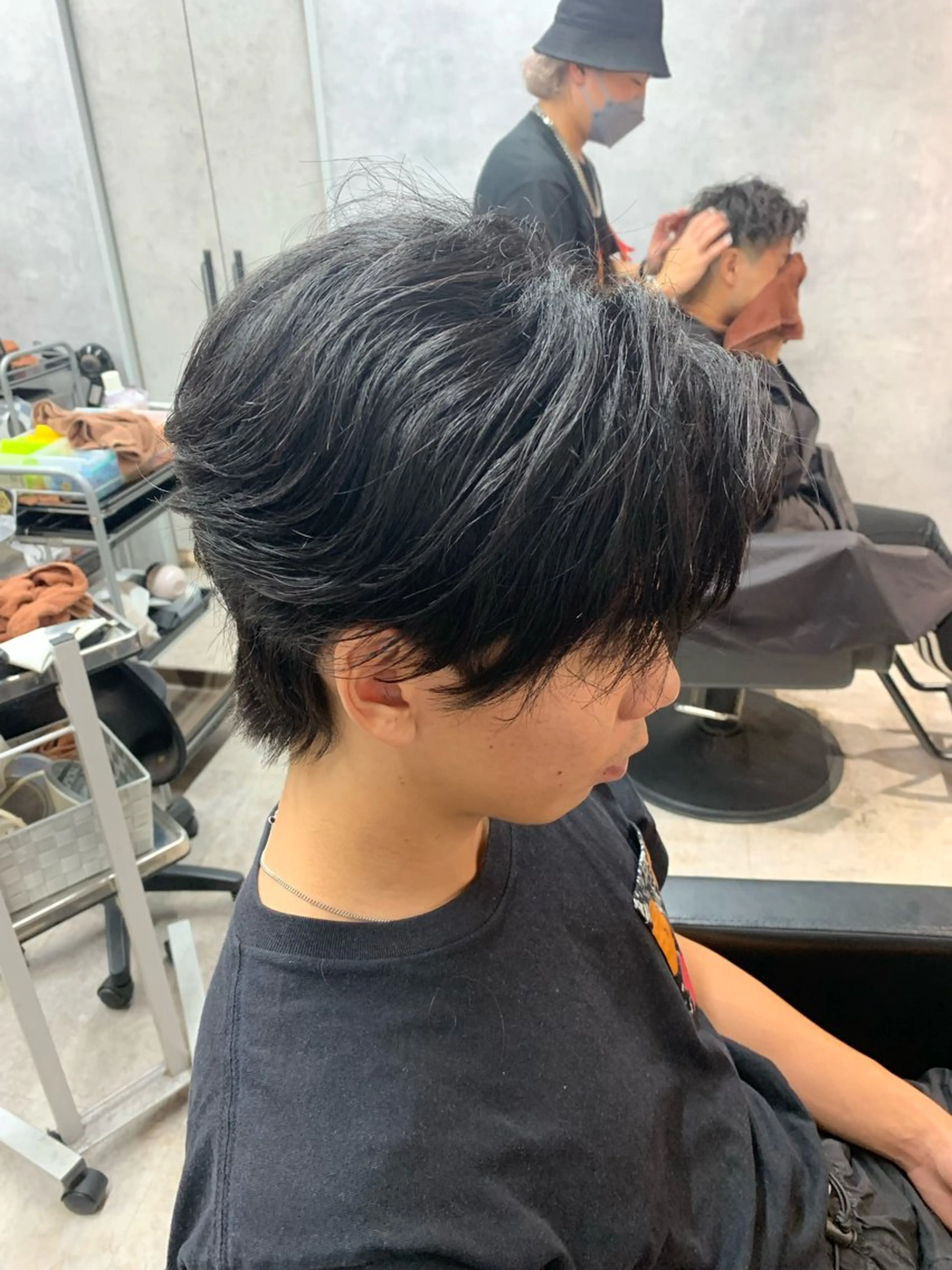 ミディアム パーマ メンズ ミディアムパーマ ダウンパーマ メンズパーマ メンズウルフカット くせ毛 センターパート/ メンズ特化/植田 柊のヘアスタイル