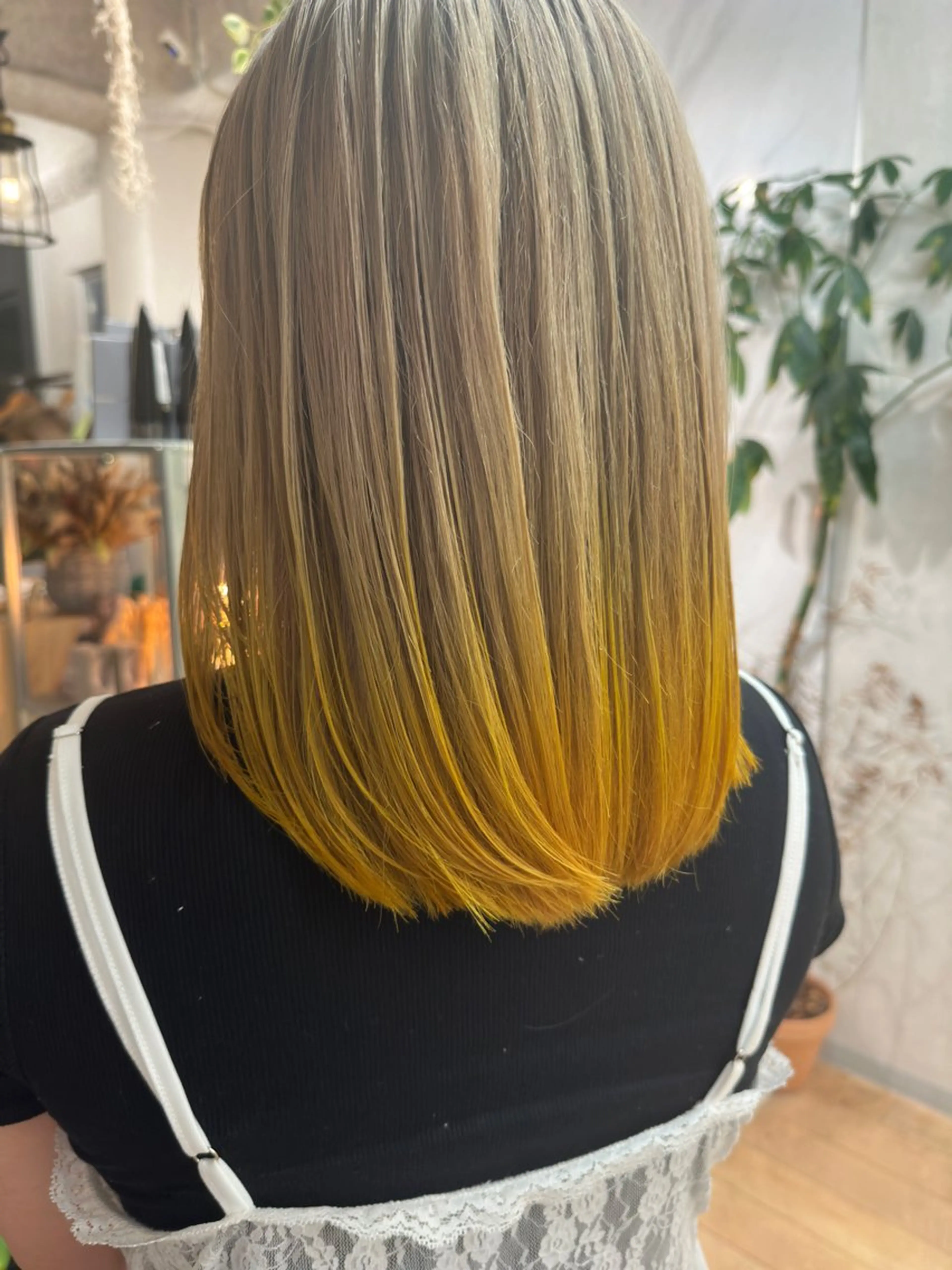 ミディアム カラー グラデーションカラー イエローカラー broocH 清水 駿【デザインカラー】のヘアスタイル