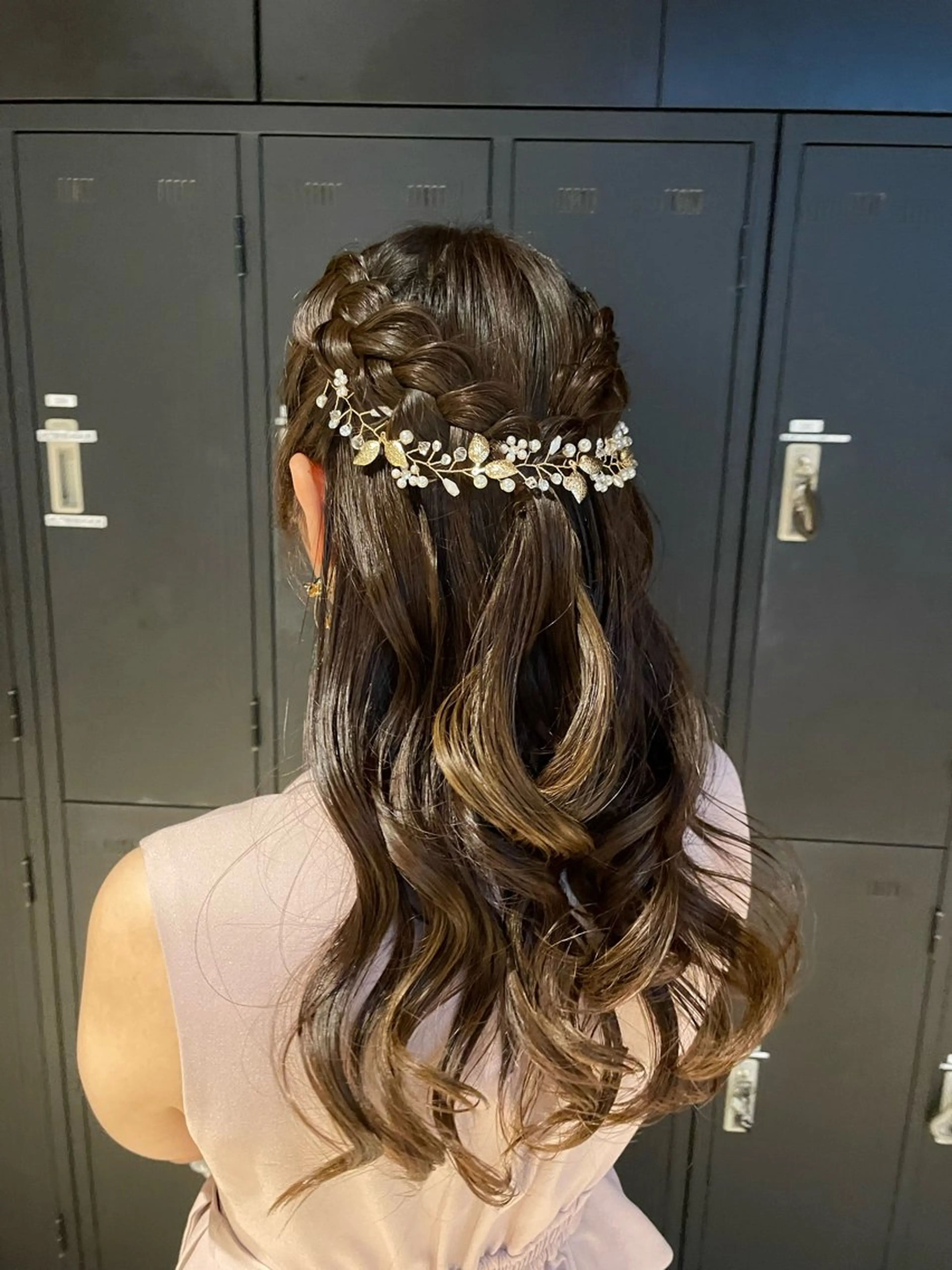 ヘアアレンジ ハーフアップ カチューシャ ヘアセット レイヤーカット/ アレンジ/うみのヘアスタイル