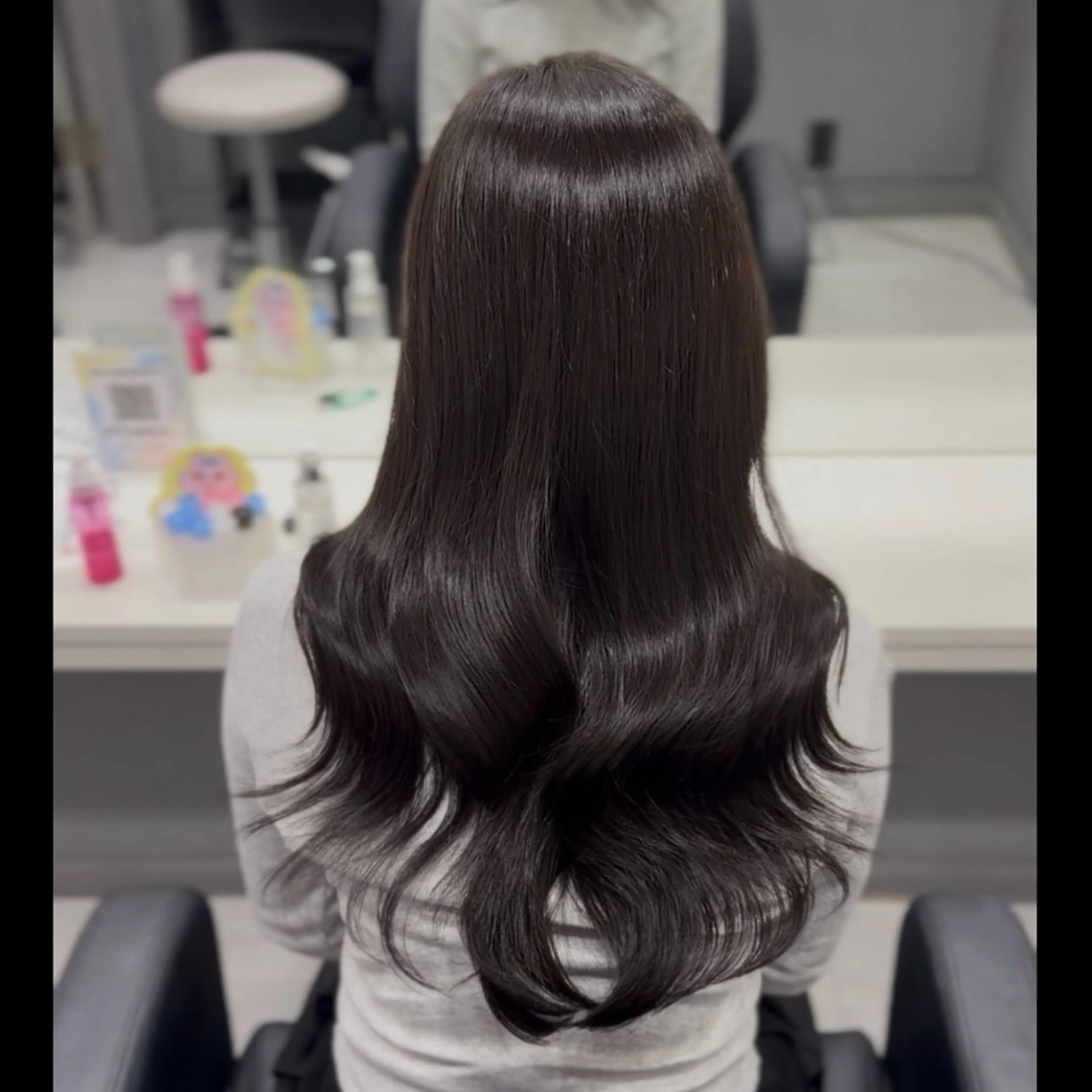 ロング カラー ヘアカラー トリートメント 🦋REISA🦋 エクステ×ハイトーンのヘアスタイル