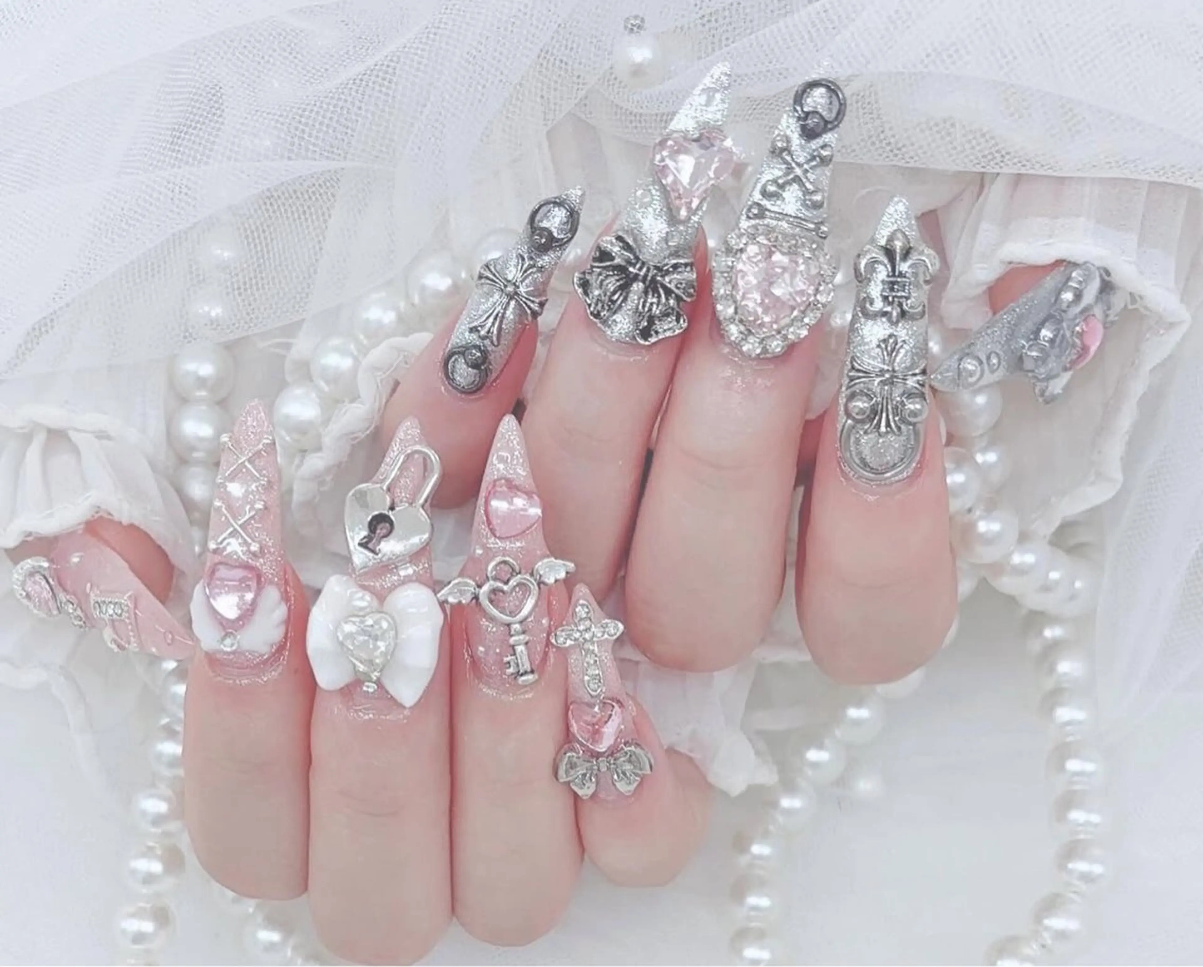 ネイル フレンチネイル ジェルネイル ハロウィン キラキラネイル 韓国ネイル H.baby Nail Salonのネイルデザイン