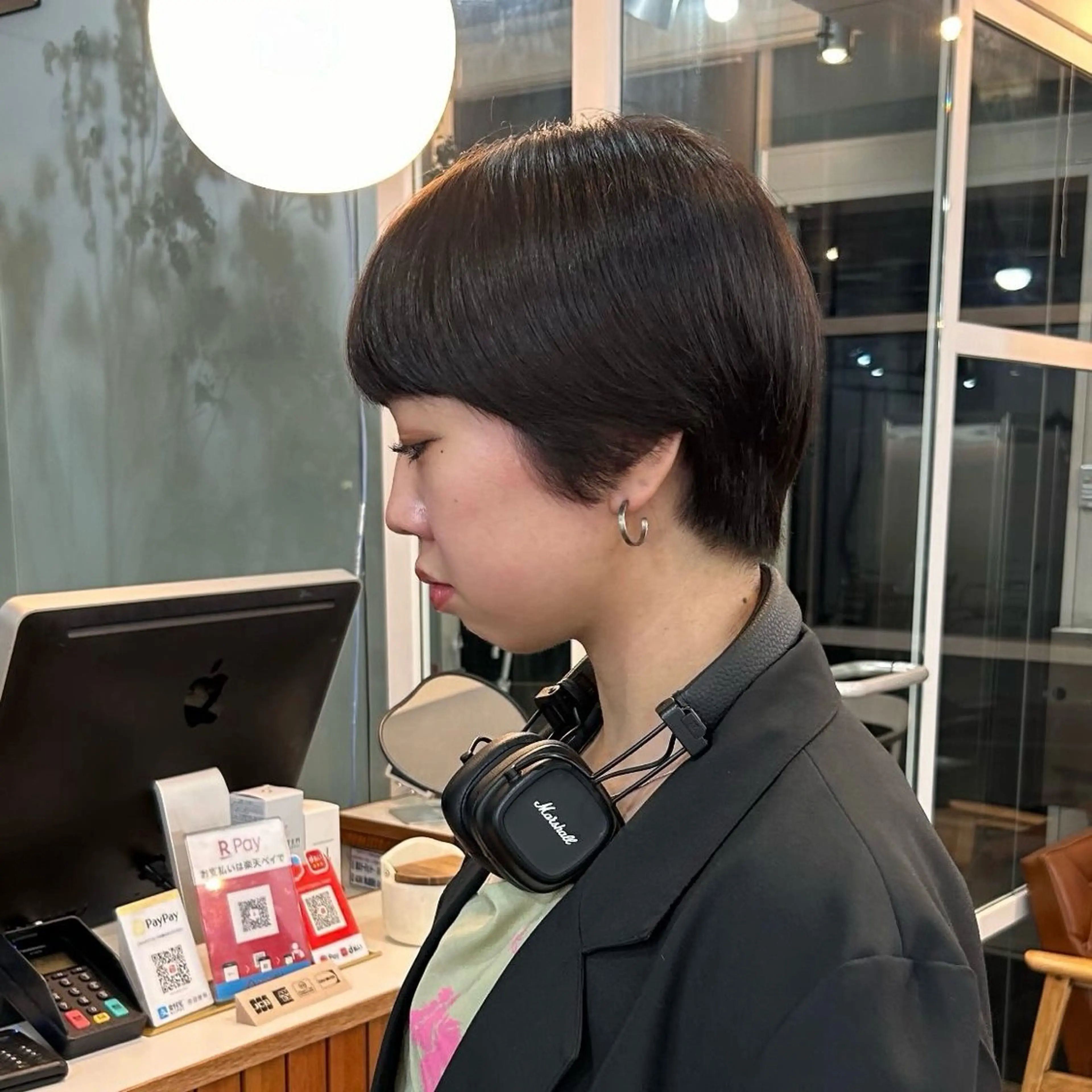 ショート かがやしづ ⭐️ハイトーンのヘアスタイル