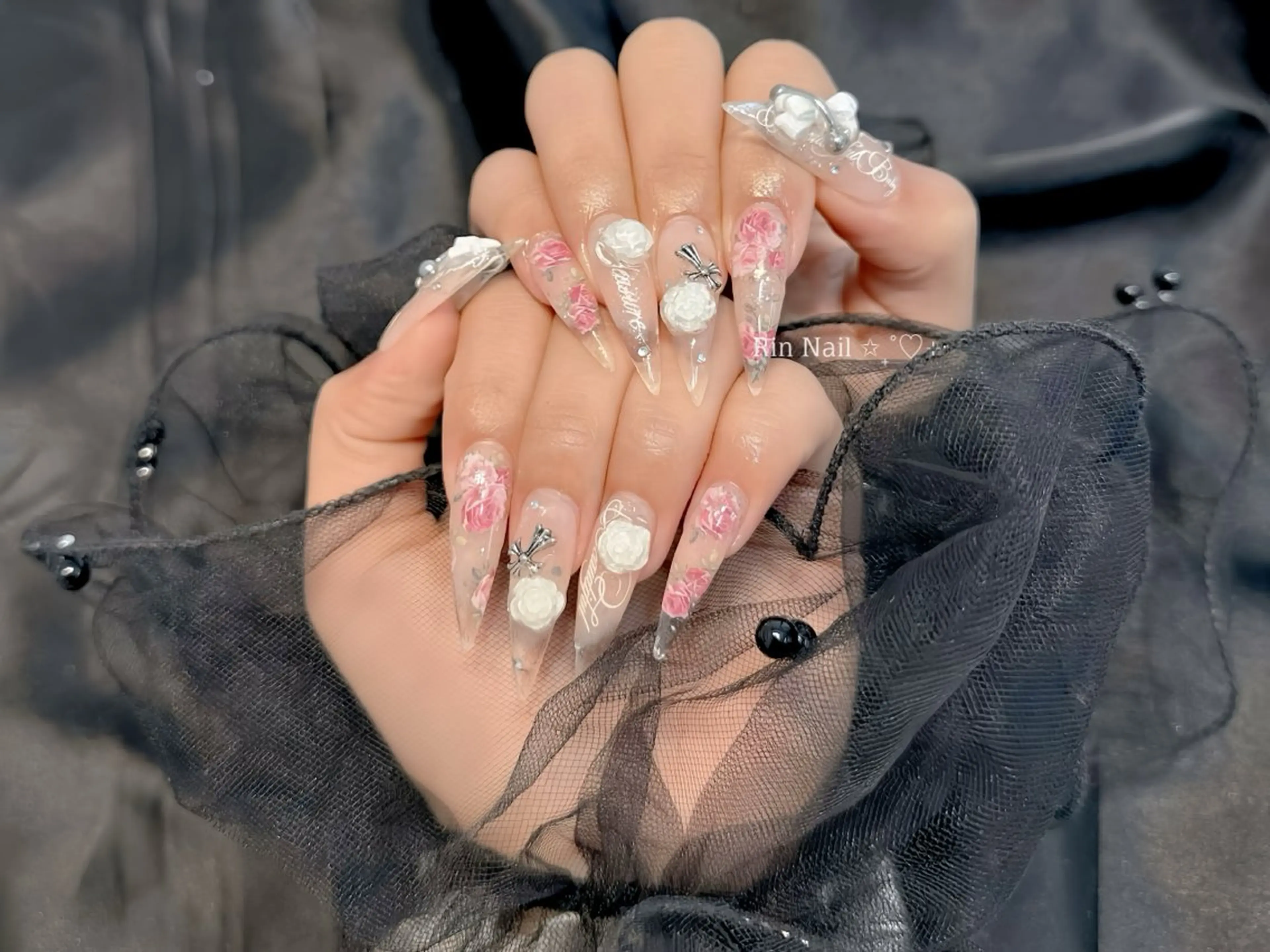 ネイル アートネイル チークネイル ジェルネイル ロングネイル マグネットネイル ハンドネイル Rin Nail 新大久保店のネイルデザイン