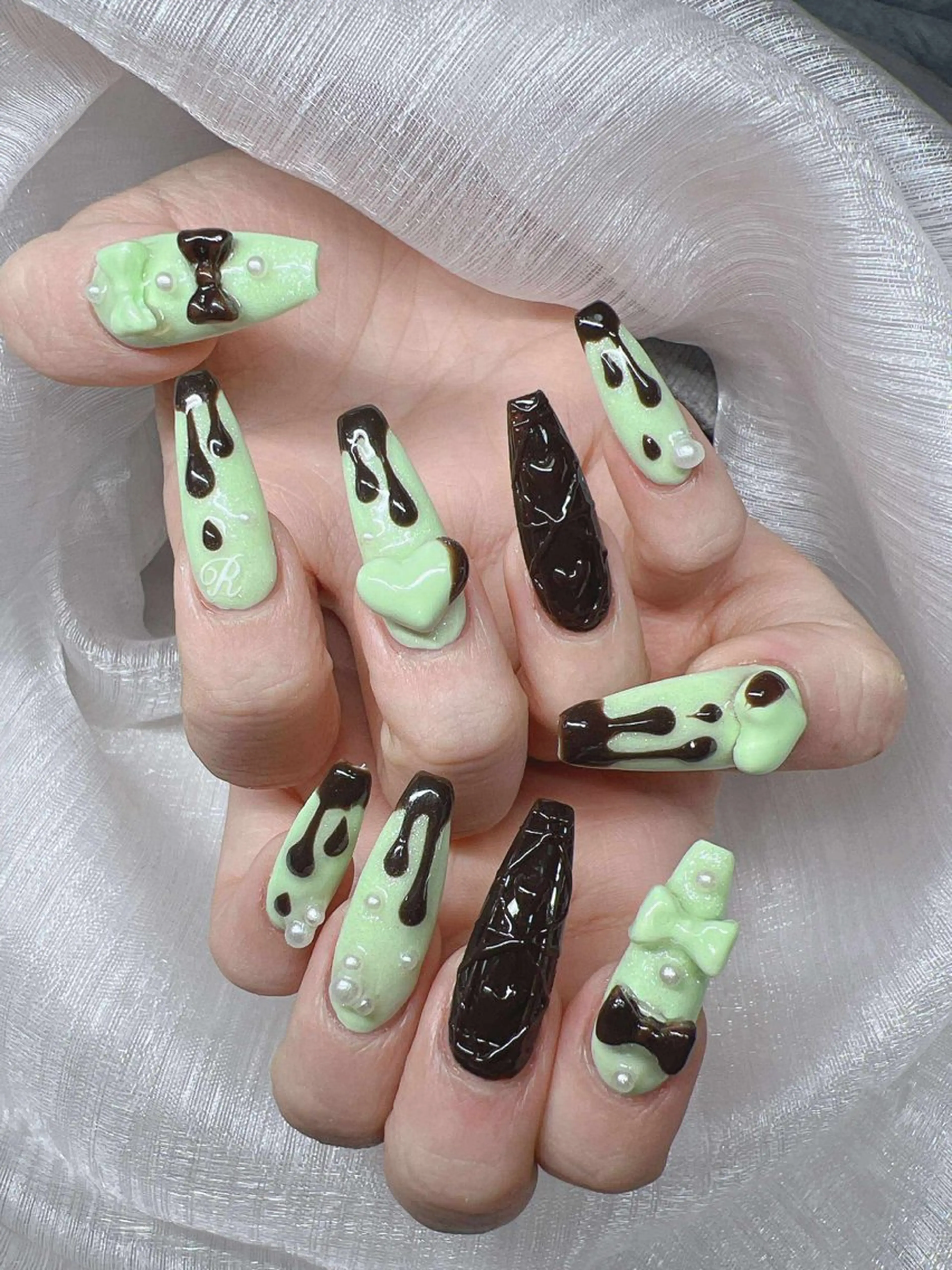 ネイル 長さ出し グラデーション 卒業式 キラキラネイル マグネットネイル ハンドネイル Lee Nailsのネイルデザイン