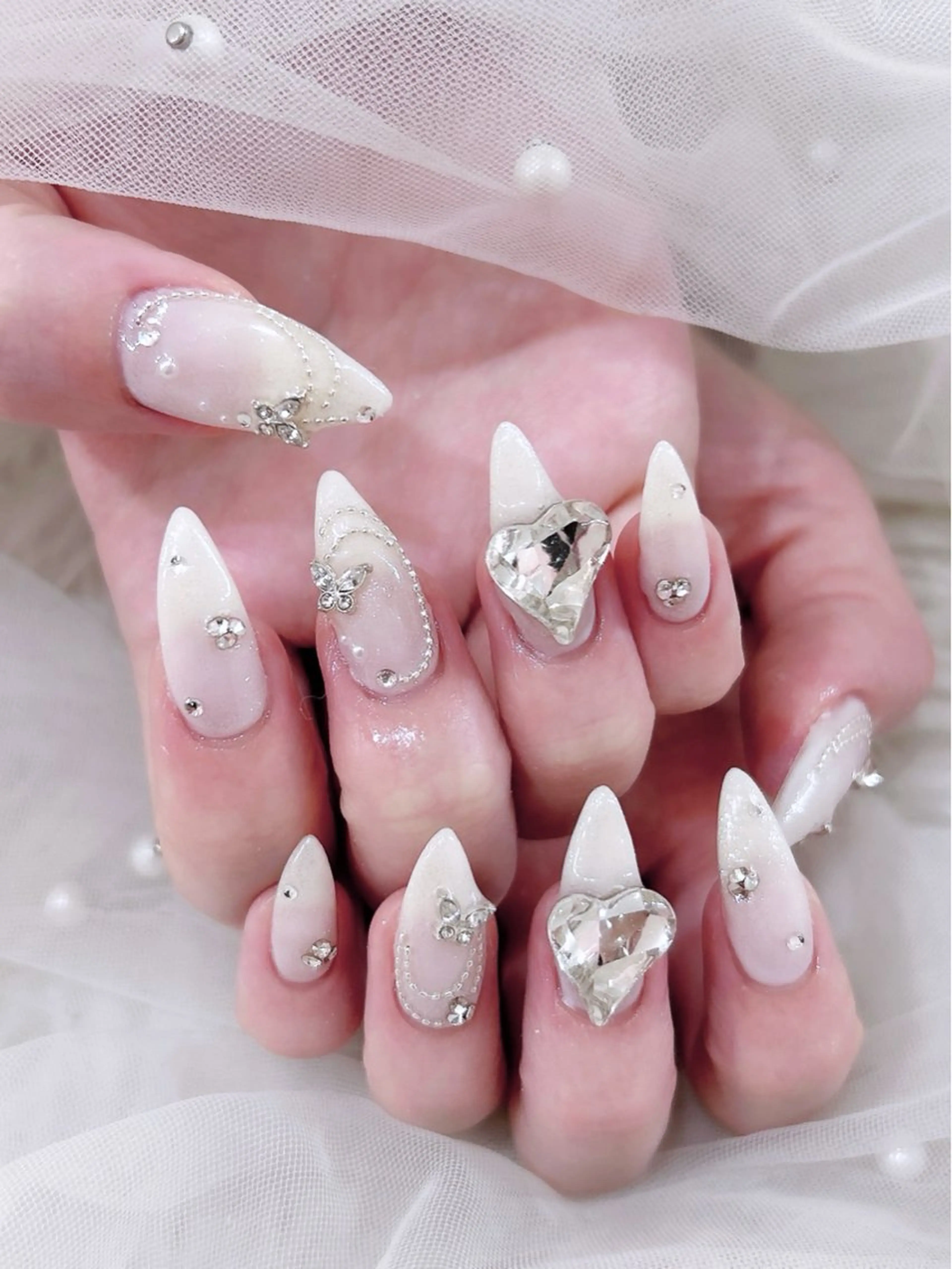 ネイル 長さ出し ハンドネイル ️🫧みつき/ 渋谷/痛ネイル️🫧のネイルデザイン