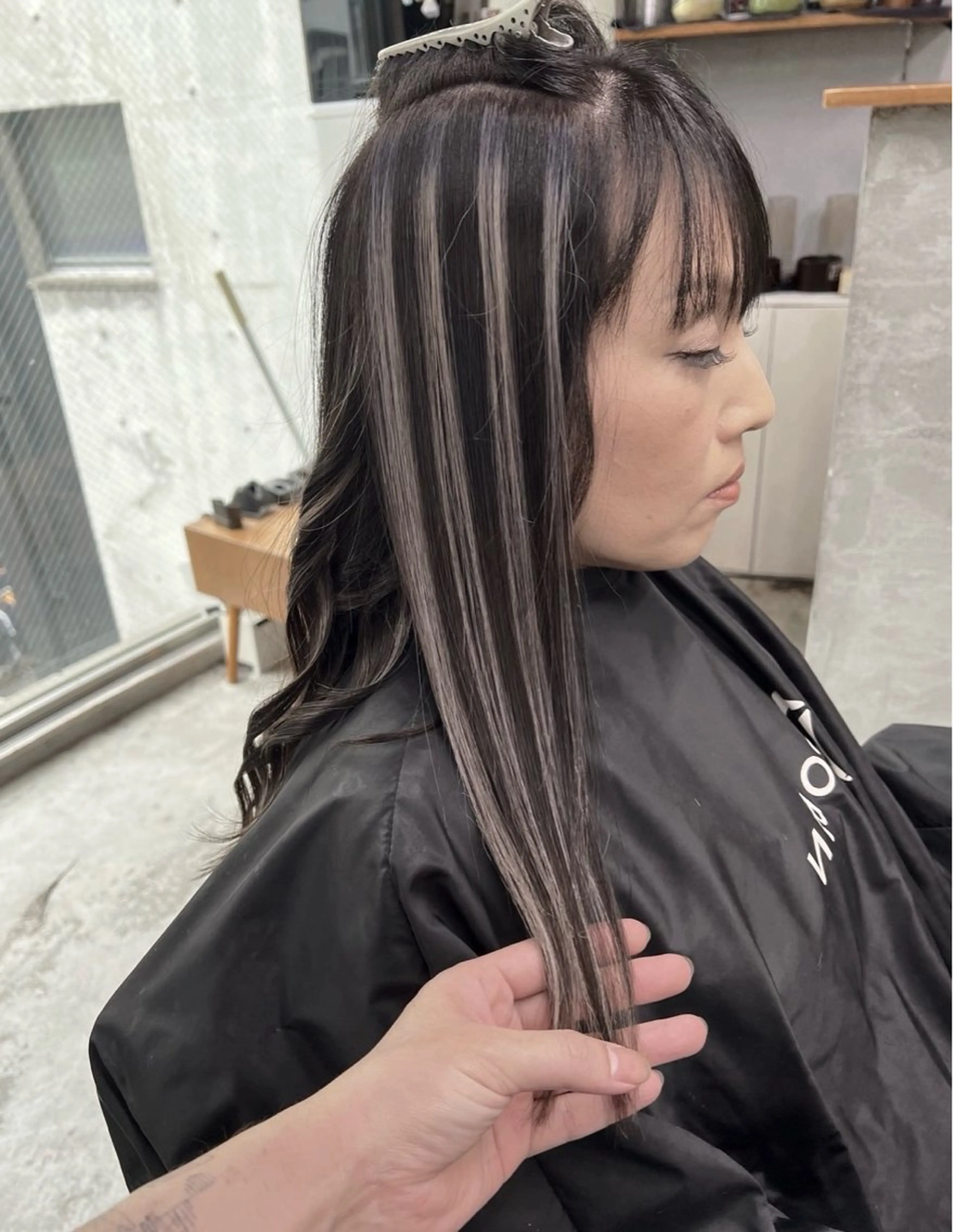 ロング カラー ダークグレー ダークグレージュ グレージュ ハイライトカラー ハイライト ヘアカラー トリートメント 指名数No.1 /NAOYAのヘアスタイル