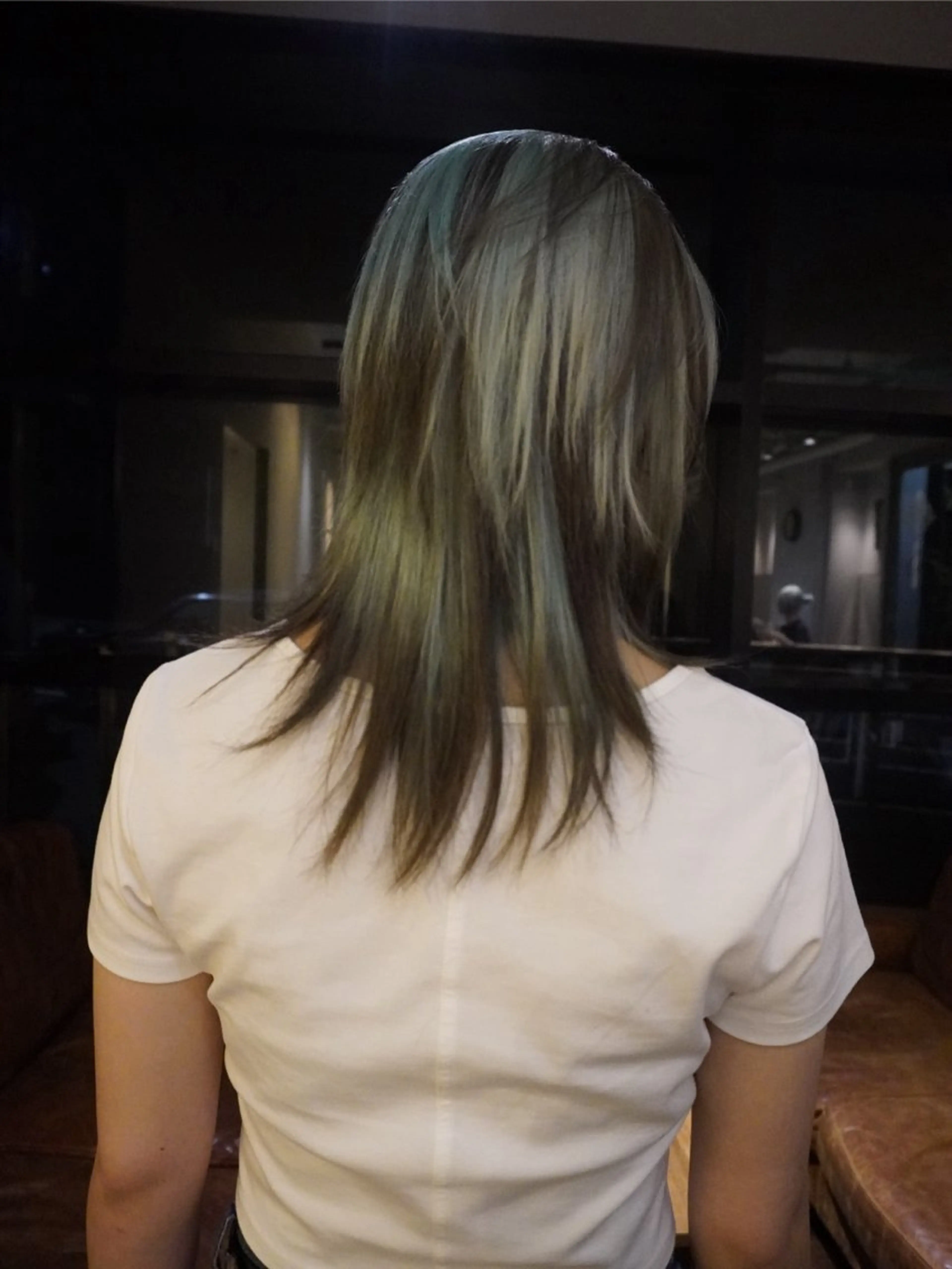 セミロング ヘアカラー 愛瑠奈 erunaのヘアスタイル