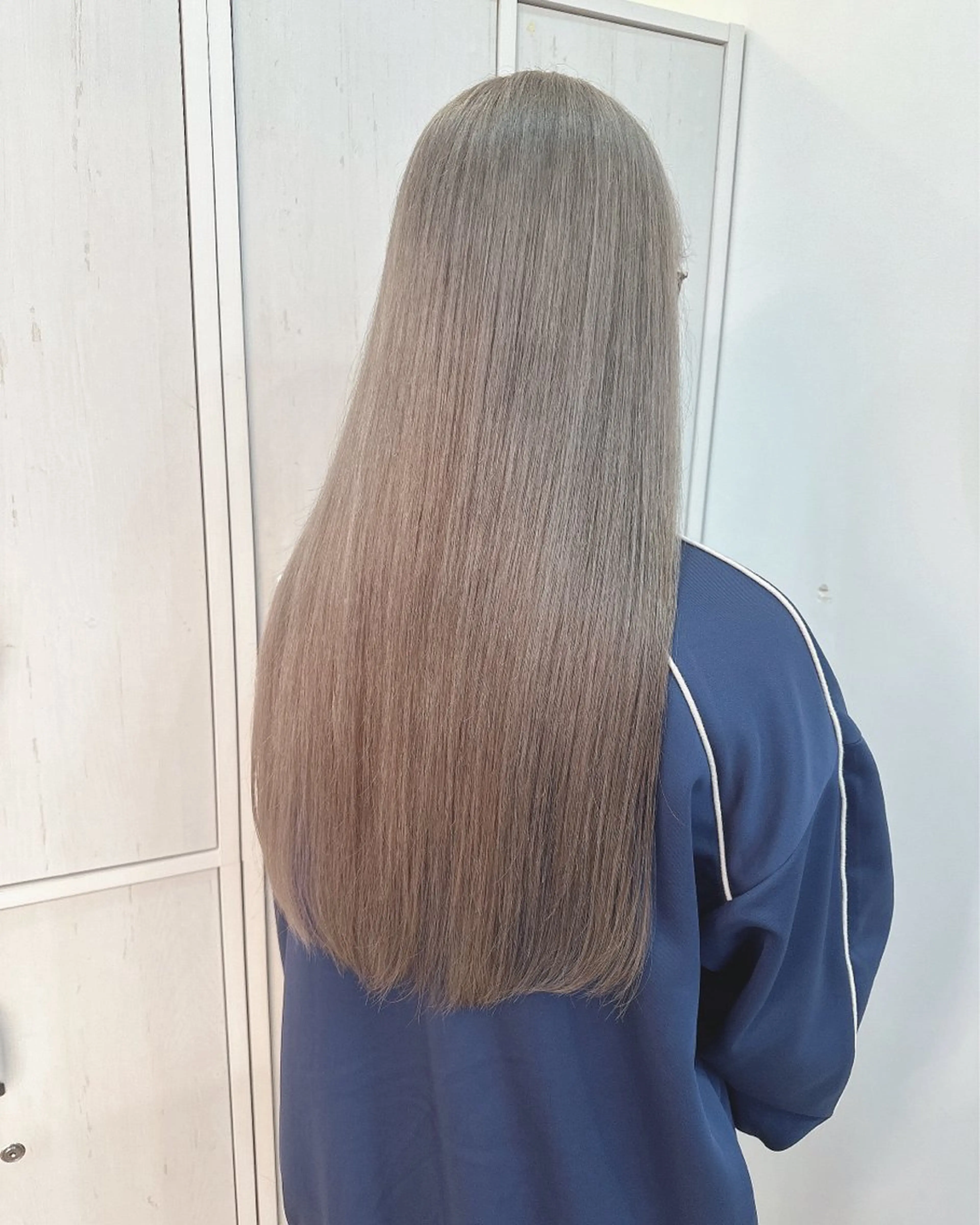 ロング カラー ベージュカラー シルバー シルバーベージュ ヘアカラー トリートメント 【Zina札幌大通】 店長　福間 和也のヘアスタイル