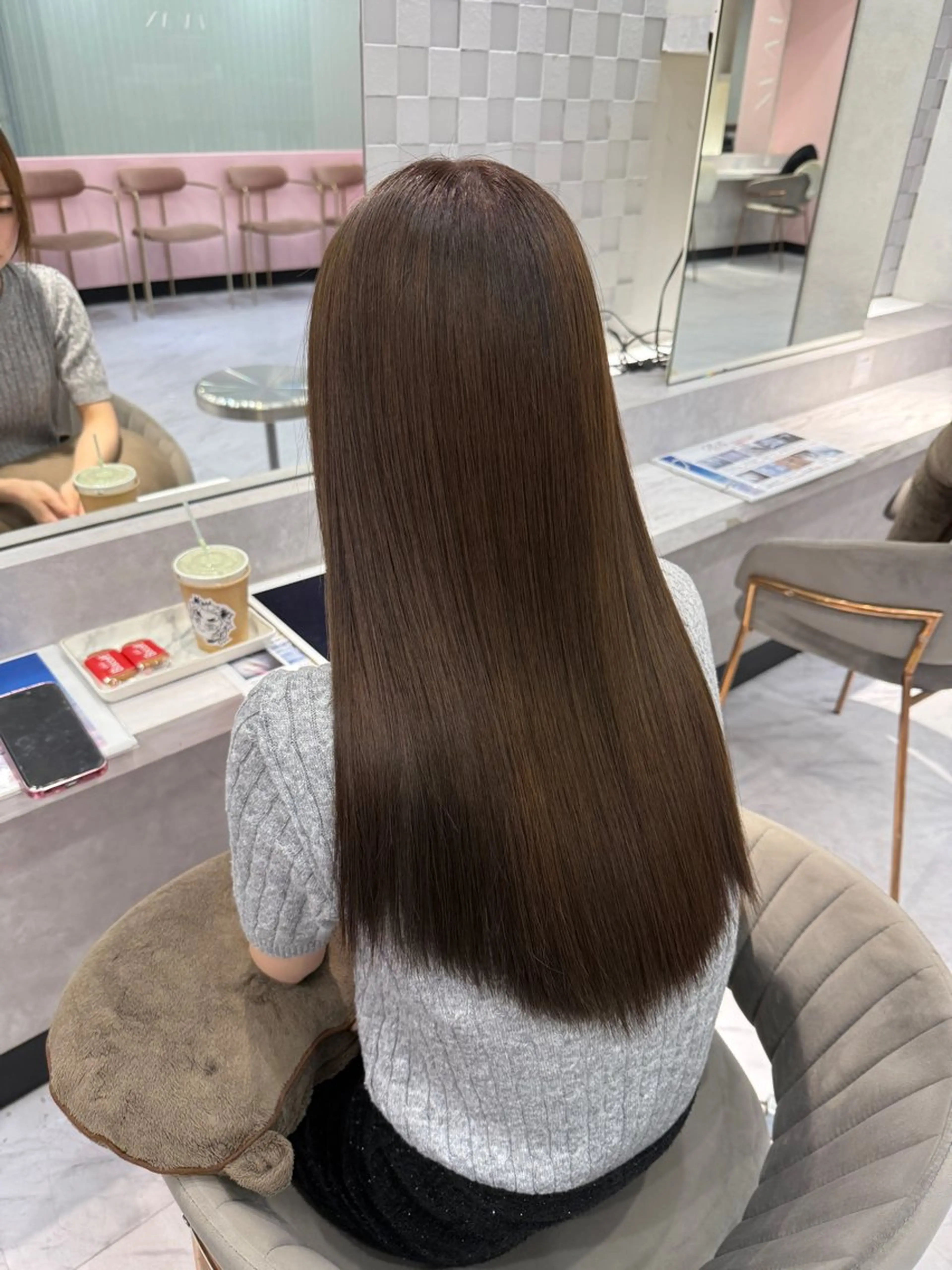 ロング カラー ベージュカラー オリーブベージュ GEM YURI ハイトーンカラーのヘアスタイル