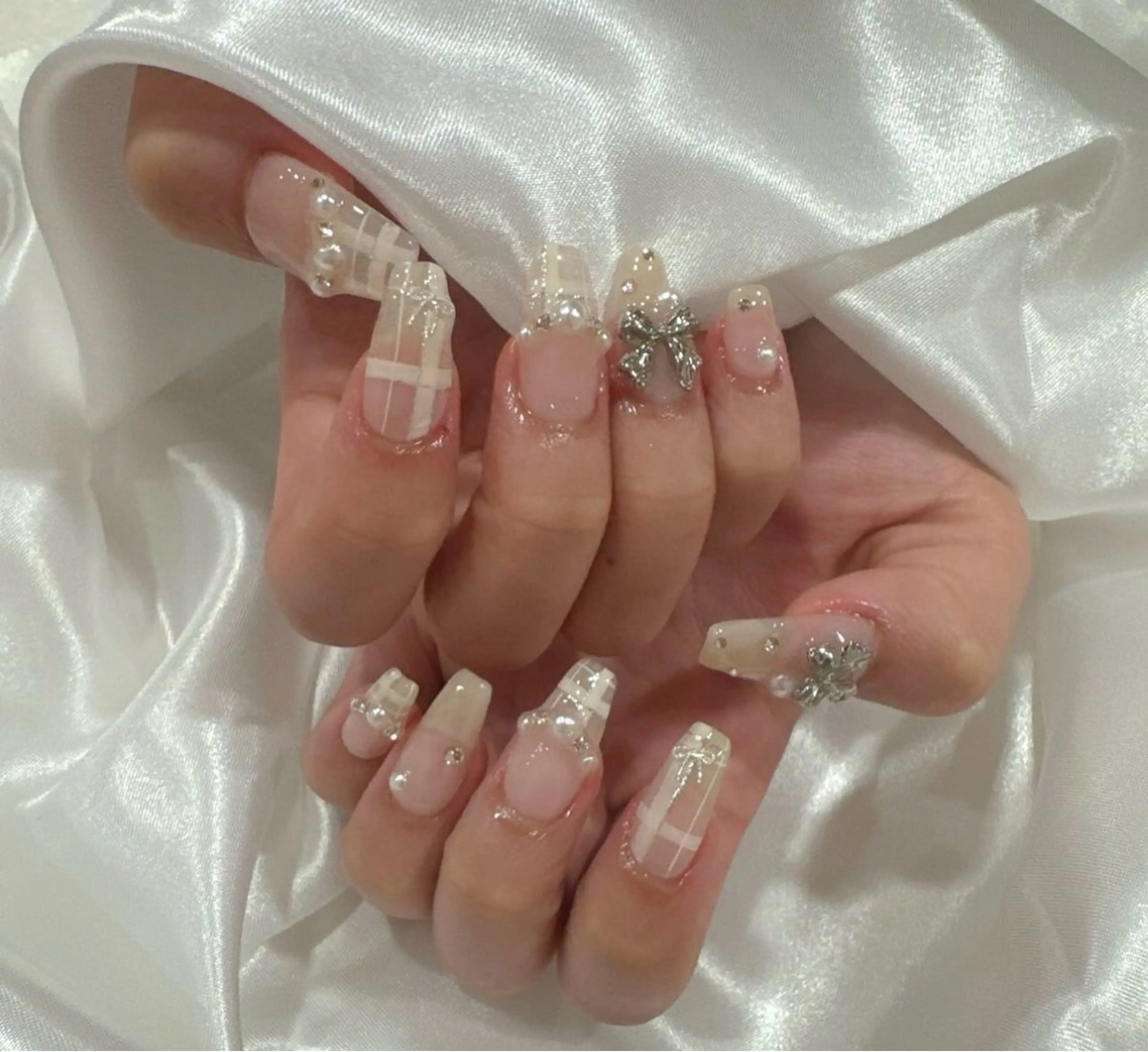ネイル グラデーション キラキラネイル ワンカラーネイル 冬ネイル Jenn Nail Salonのネイルデザイン
