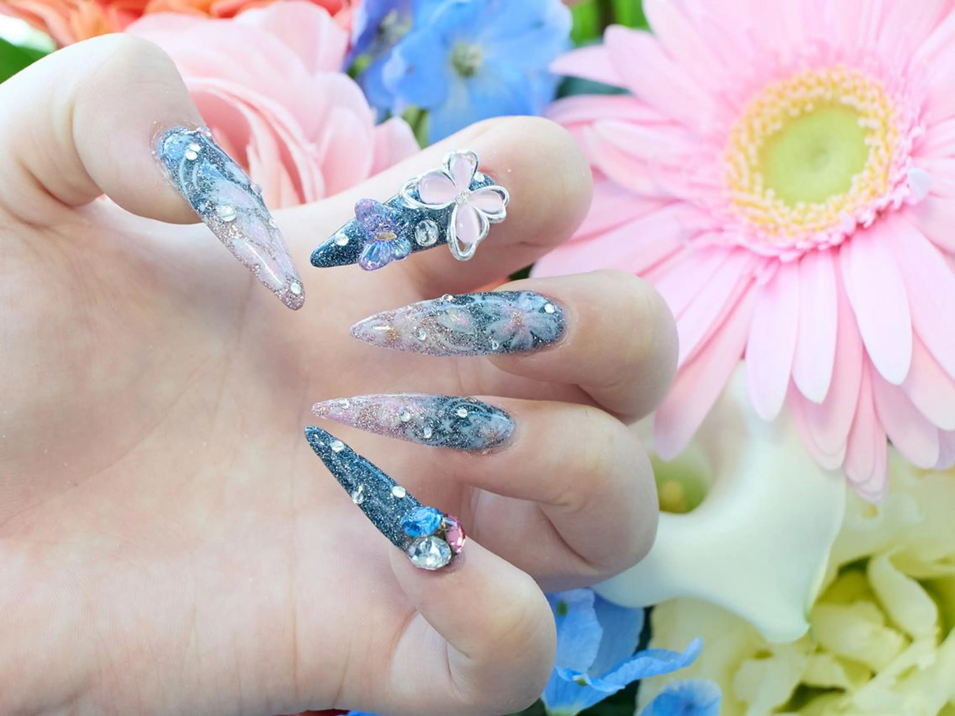 ネイル ❤️💛REBEST 京橋　nailのネイルデザイン