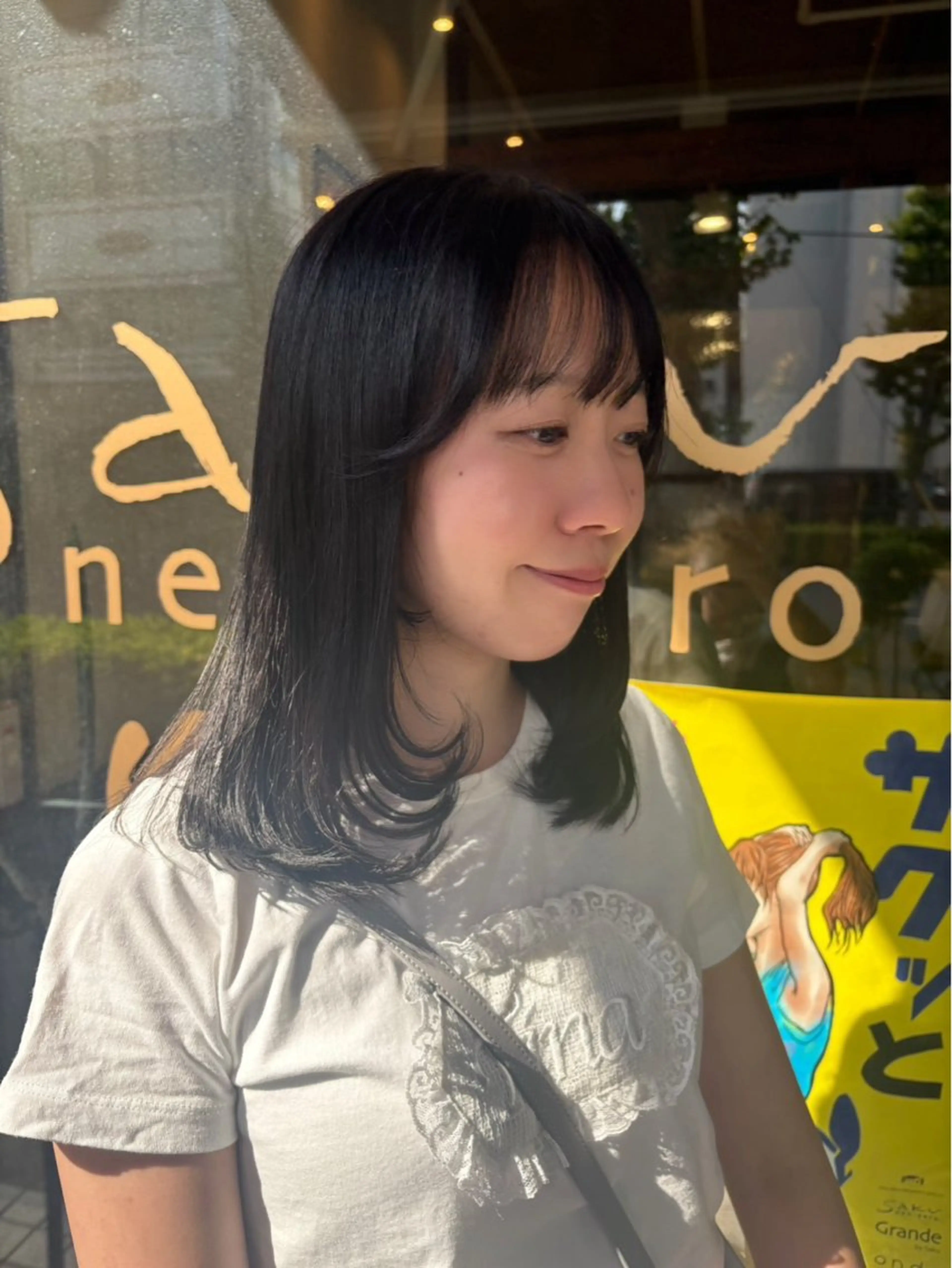 ミディアム カラー レイヤーカット ローレイヤー 根本 真帆のヘアスタイル