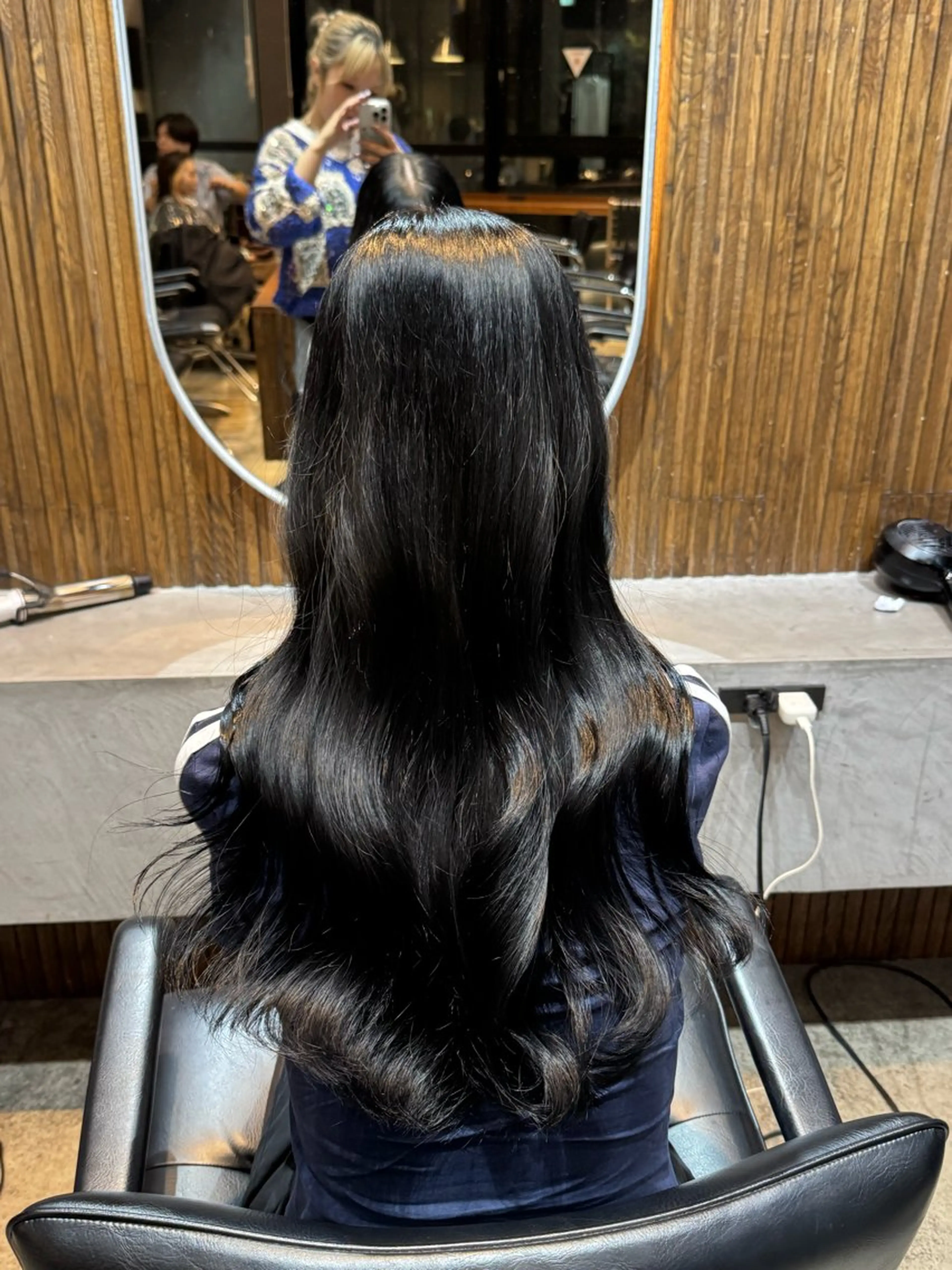 ロング カラー 黒髪 ブルーカラー ブルーブラック 透明感カラー 渋谷/切りっぱなし レイヤー/ブリーチのヘアスタイル