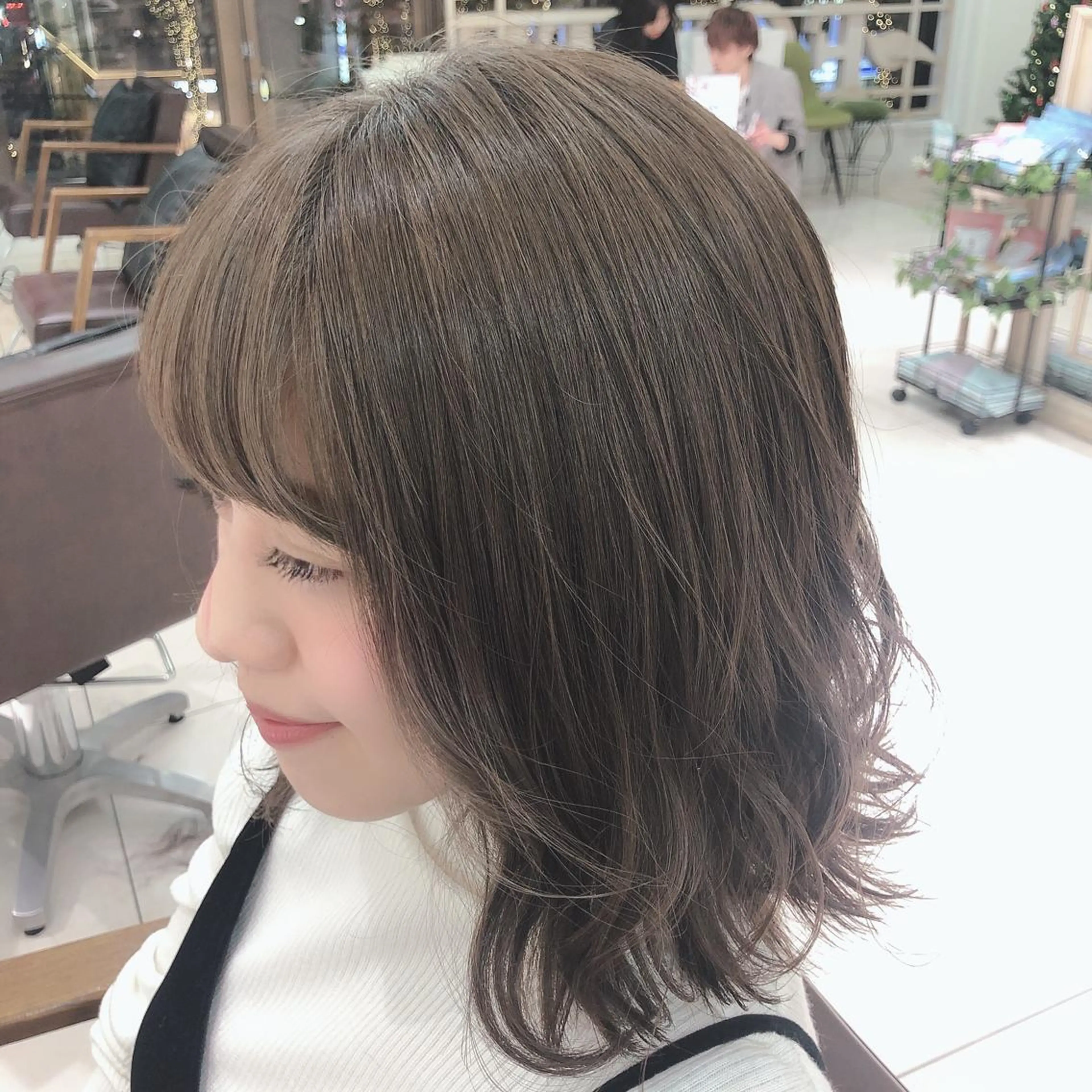 ミディアム カラー TRENCH　相澤 果歩のヘアスタイル