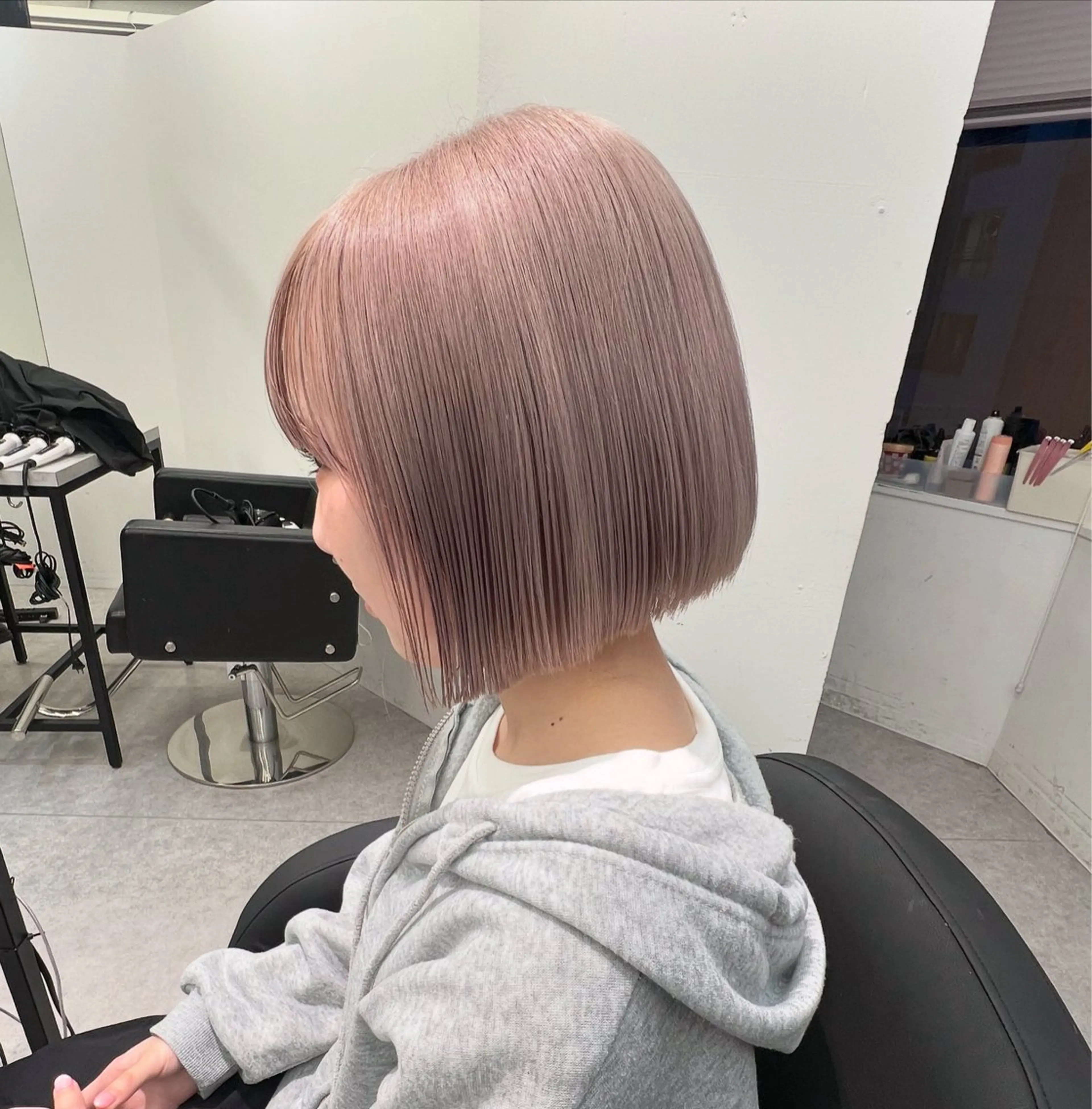 ショート カラー アッシュ ベージュカラー ブリーチ ブロンド ブロンドベージュ 💍透明感 💖艶ミルクティーのヘアスタイル