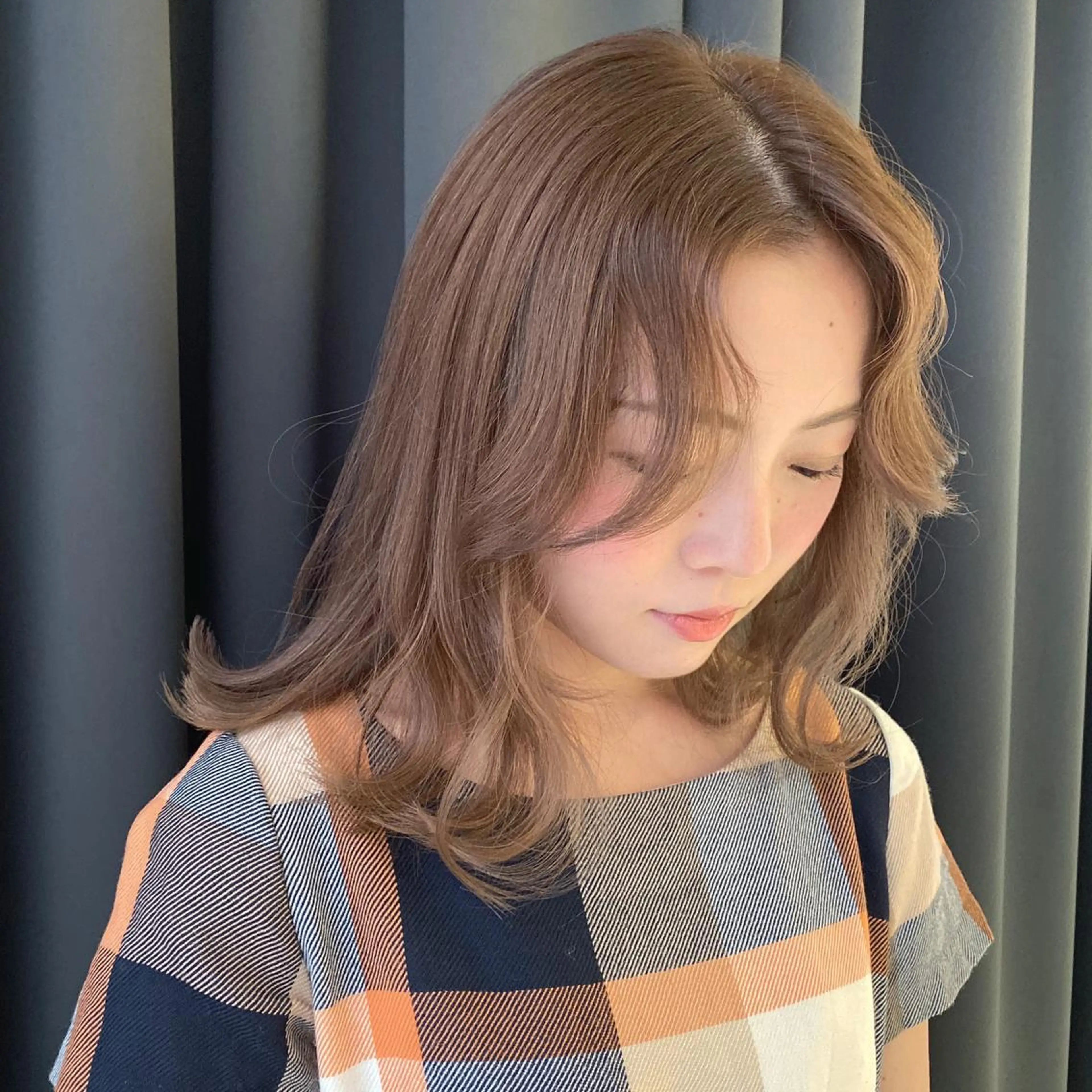 セミロング カラー ベージュカラー ORIKA 美容室のヘアスタイル