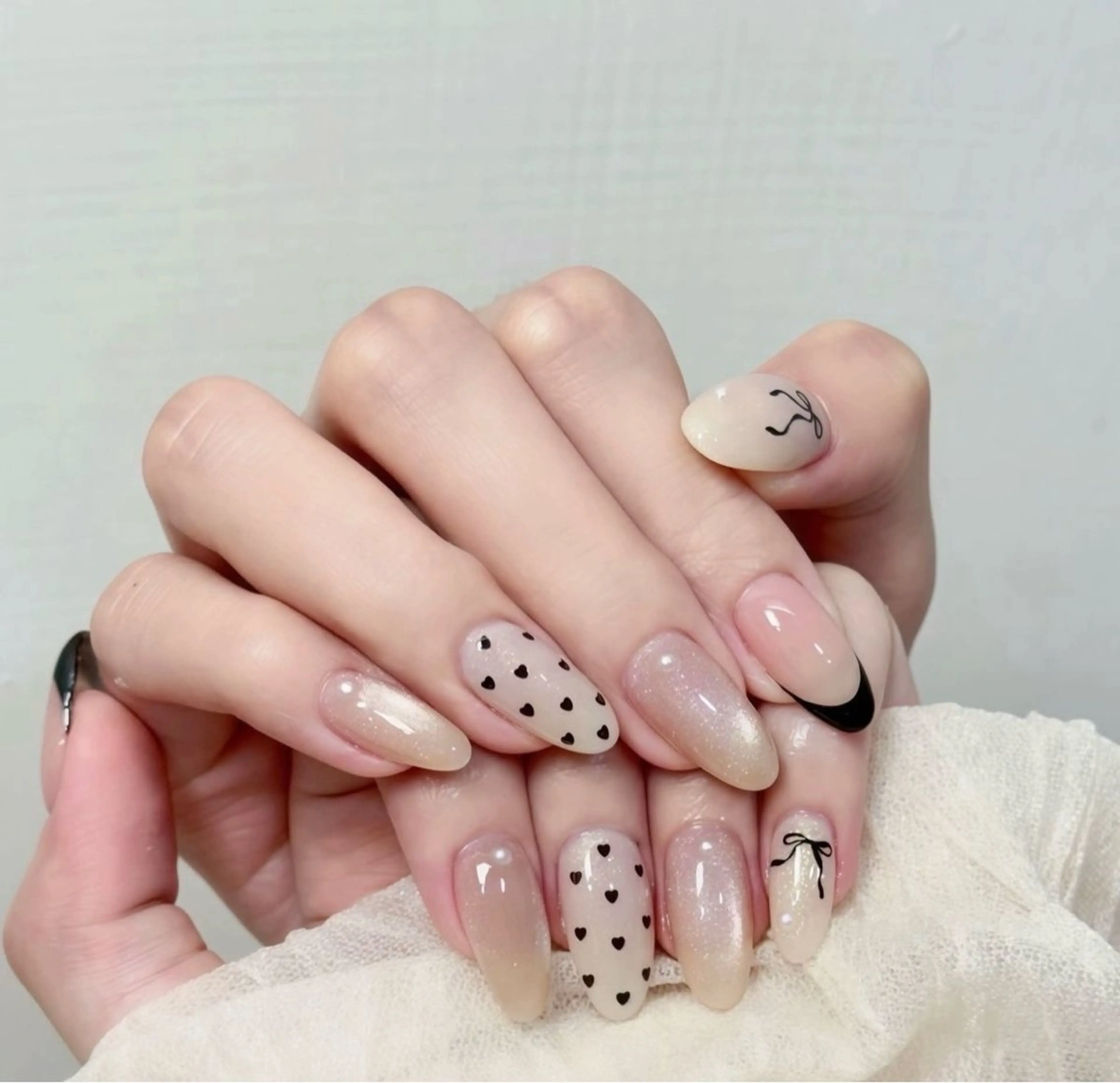 ネイル チークネイル フレンチネイル グラデーション 韓国ネイル マグネットネイル Hana Nailのネイルデザイン