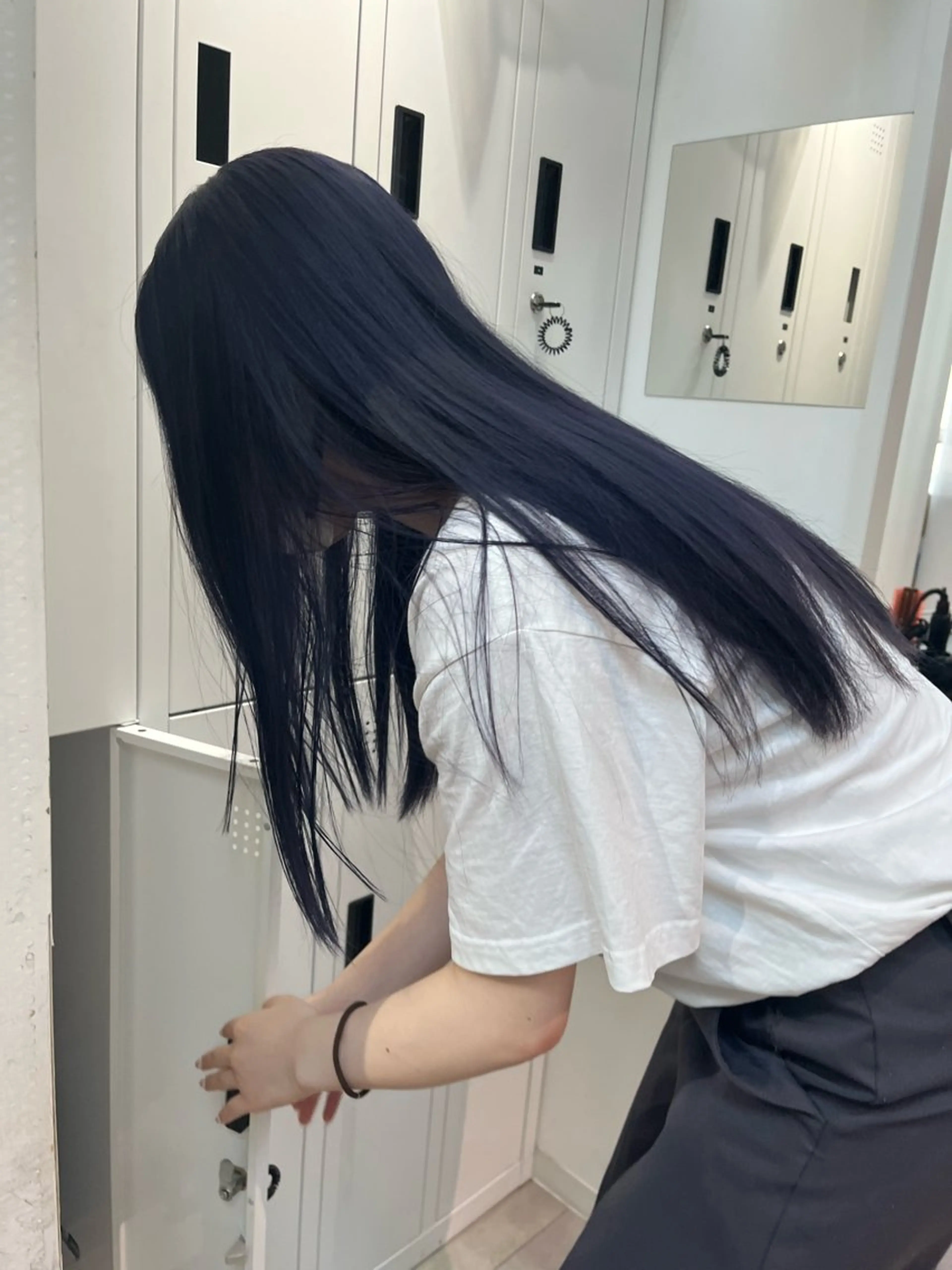 ロング カラー ブルーカラー ネイビーカラー mao/天神ブリーチ ハイトーンカラーのヘアスタイル