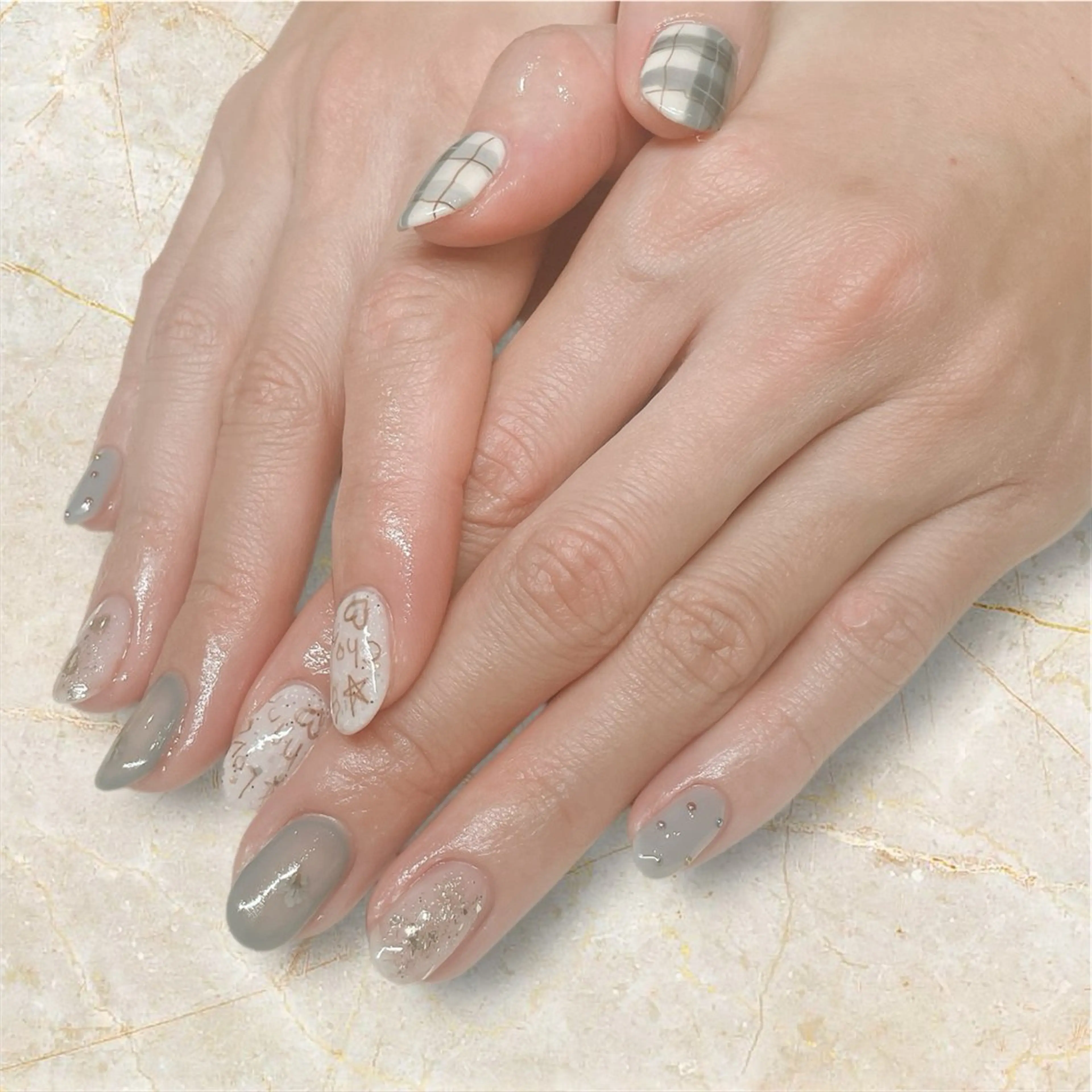 ネイル アートネイル 長さ出し ハンドネイル A85G ayakoのネイルデザイン