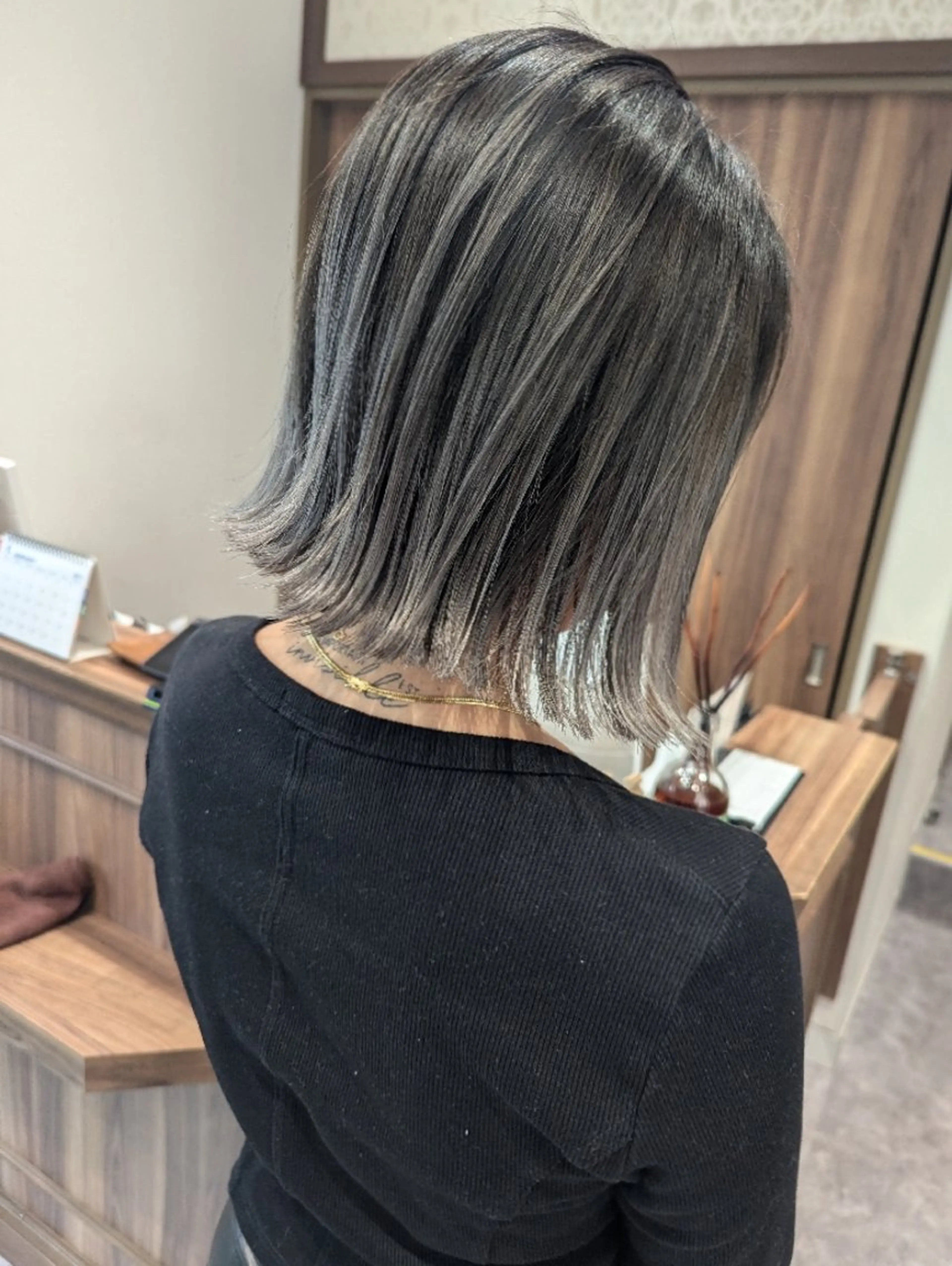 ミディアム カラー ボブ 外ハネヘア ヘアカラー トリートメント 🩶ハイライトカラー 🩶ASH西葛西鈴木のヘアスタイル