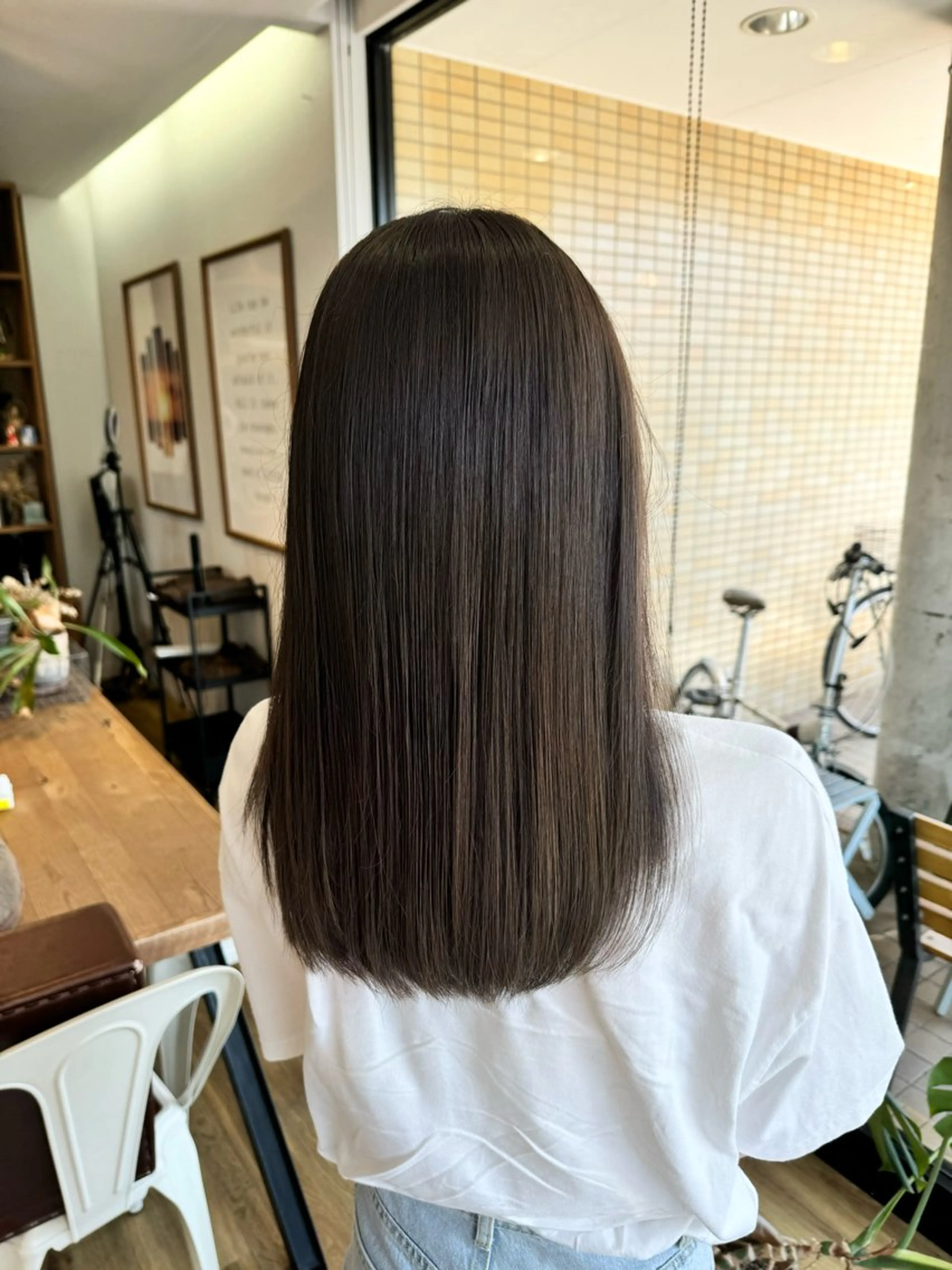 ロング カラー グレージュ カット ヘアカラー トリートメント ツキダテ ユイのヘアスタイル