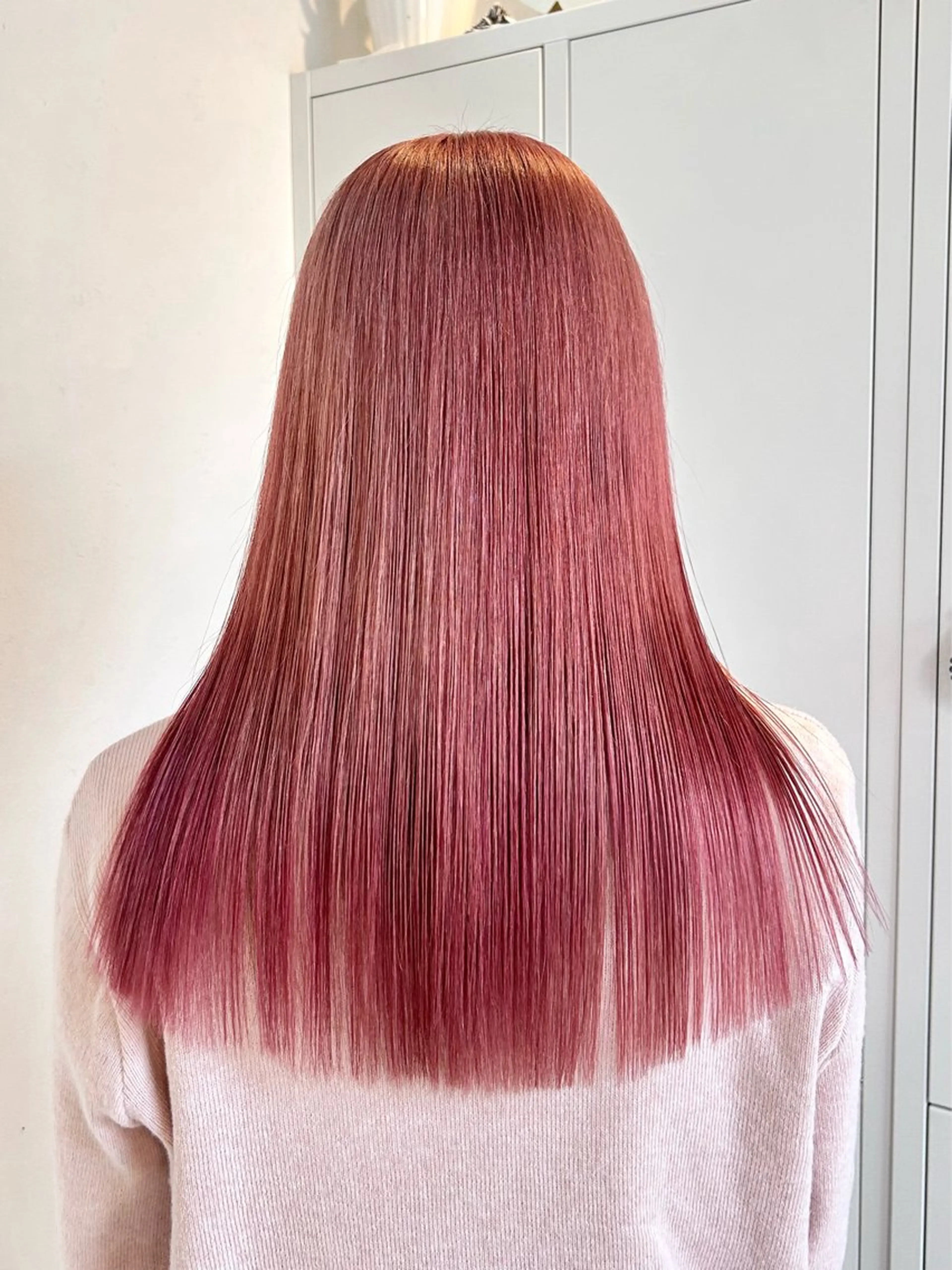 セミロング カラー ピンクカラー カット ヘアカラー トリートメント 艶カラー/レイヤー/ ハイトーン/まなみのヘアスタイル