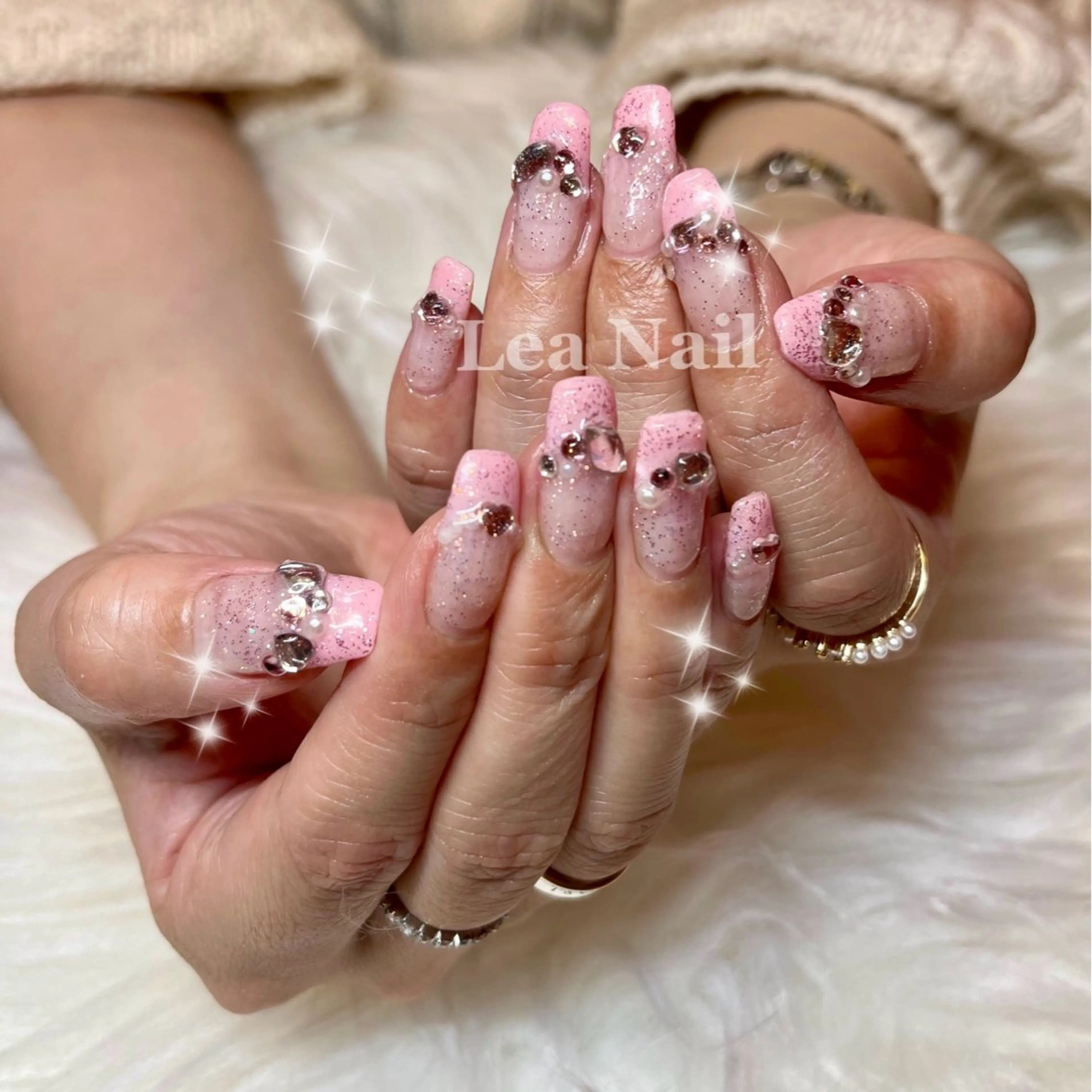 ネイル フレンチネイル キラキラネイル 持ち込み ピンク ストーンネイル Lea Nailのネイルデザイン