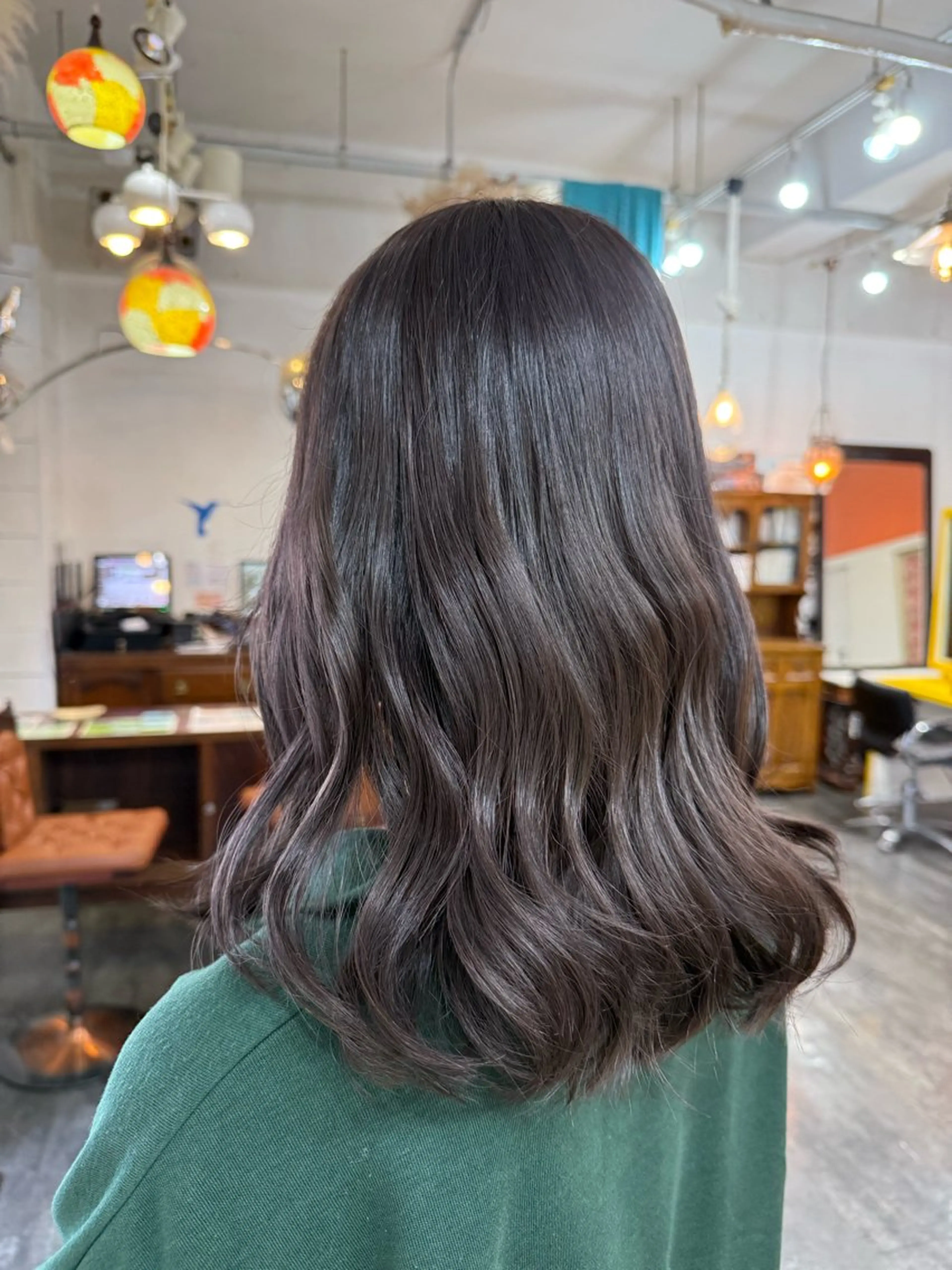 ミディアム LOMARLIE/ NATUMIのヘアスタイル