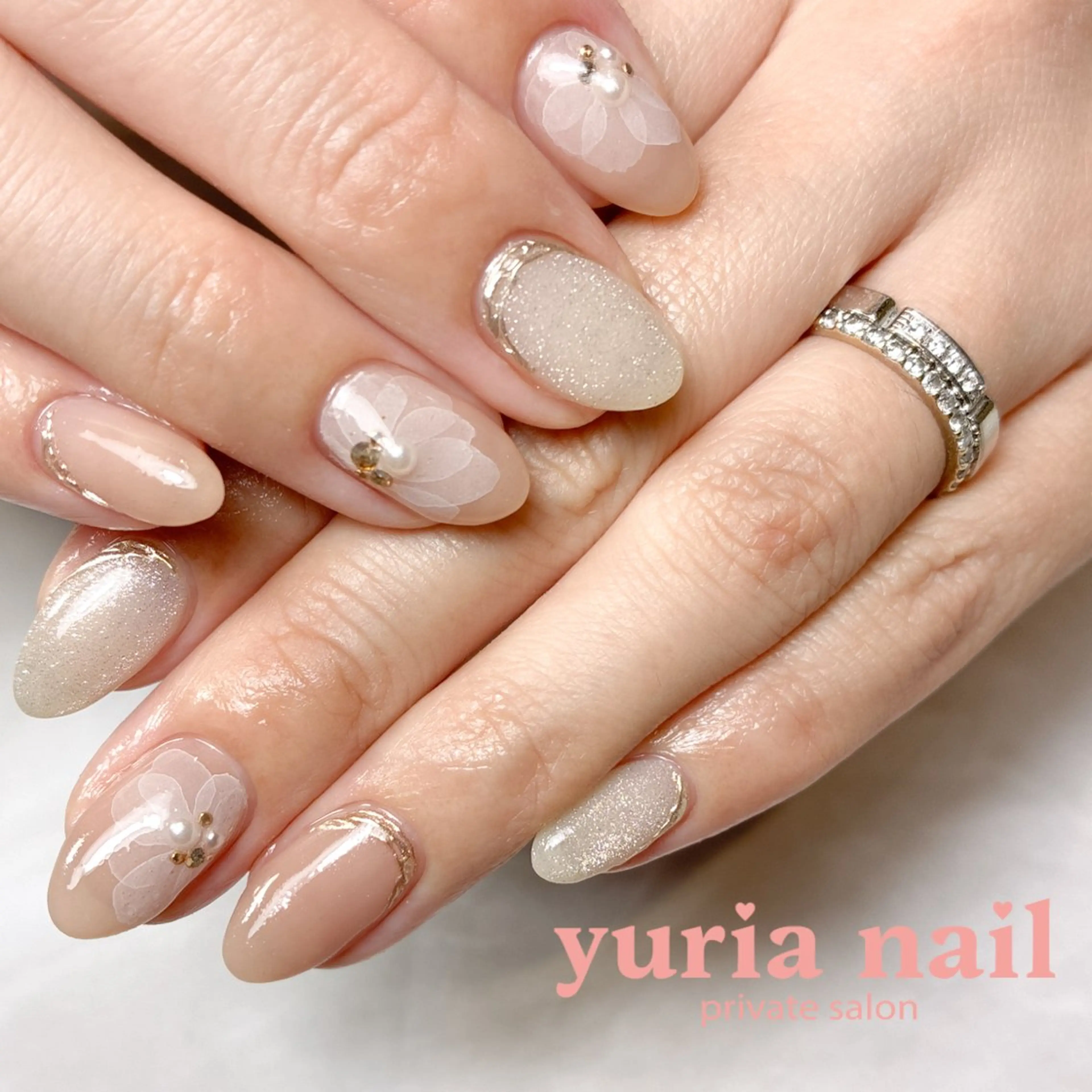 ネイル アートネイル フラワーネイル ジェルネイル ゴールド ラメ(グリッター) ハンドネイル 小林 ゆりあのネイルデザイン