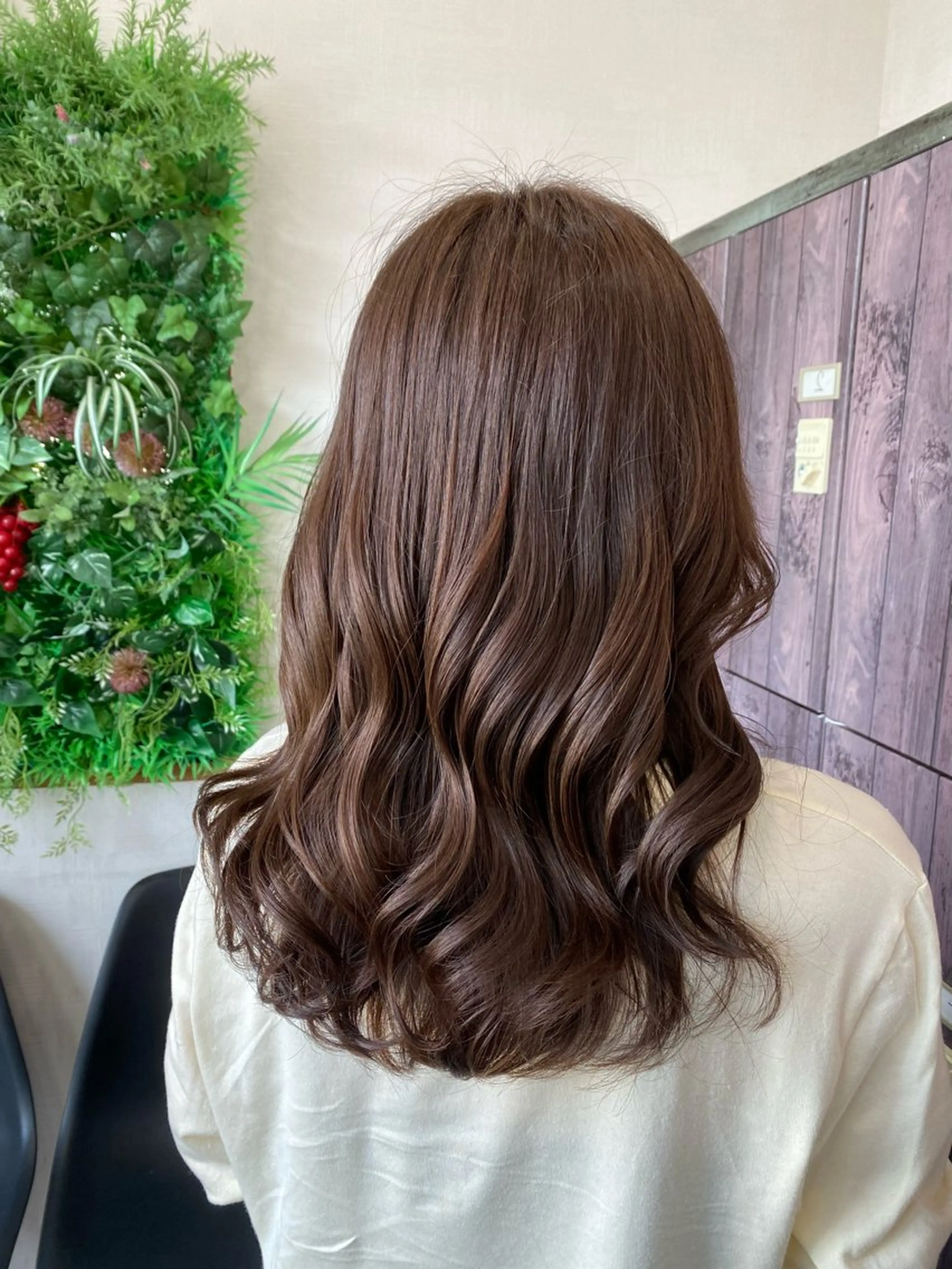 ミディアム カット ヘアカラー トリートメント N-PLANTS KOTOHAのヘアスタイル