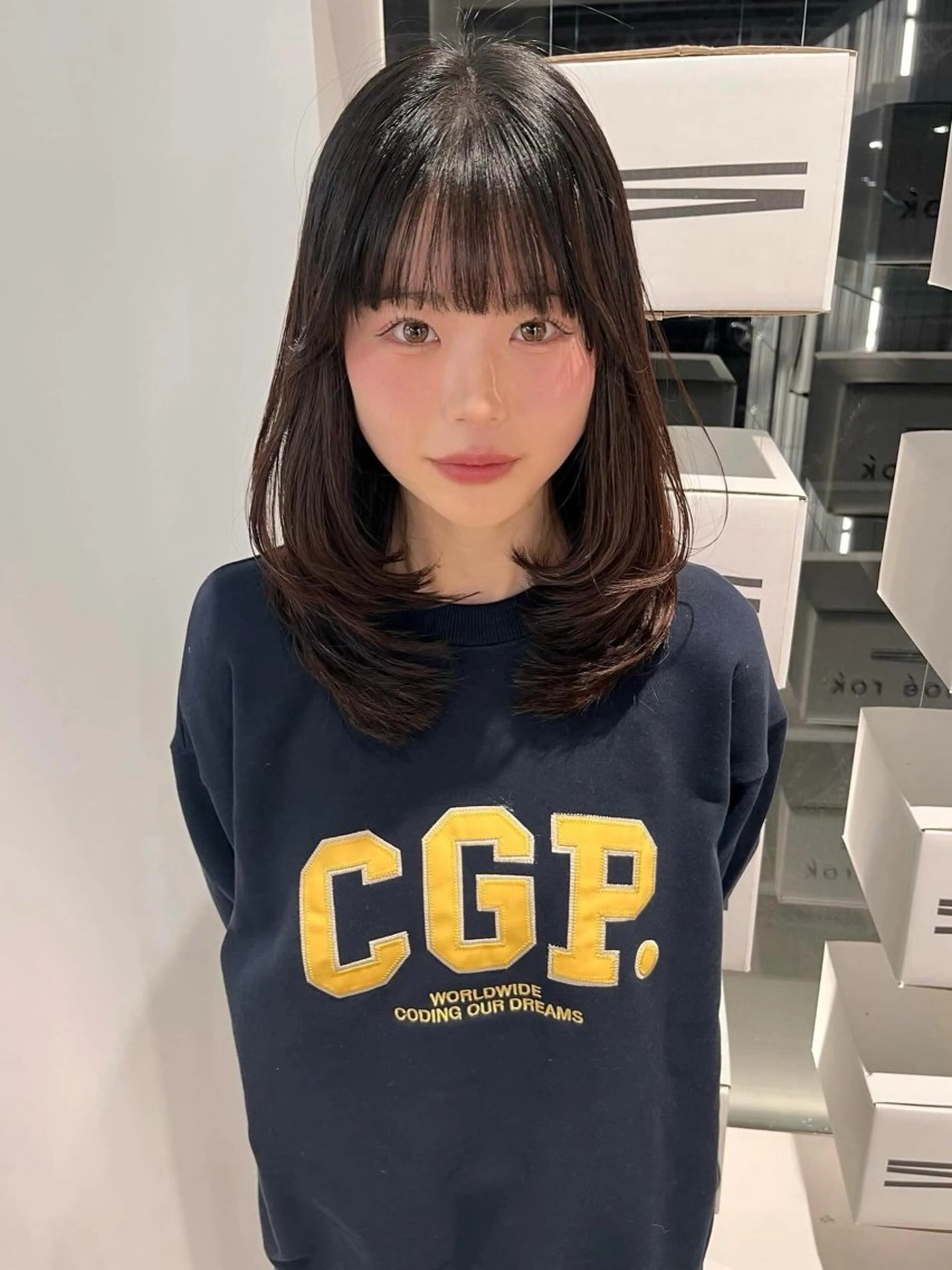 ミディアム カット nanase / レイヤーカットのヘアスタイル