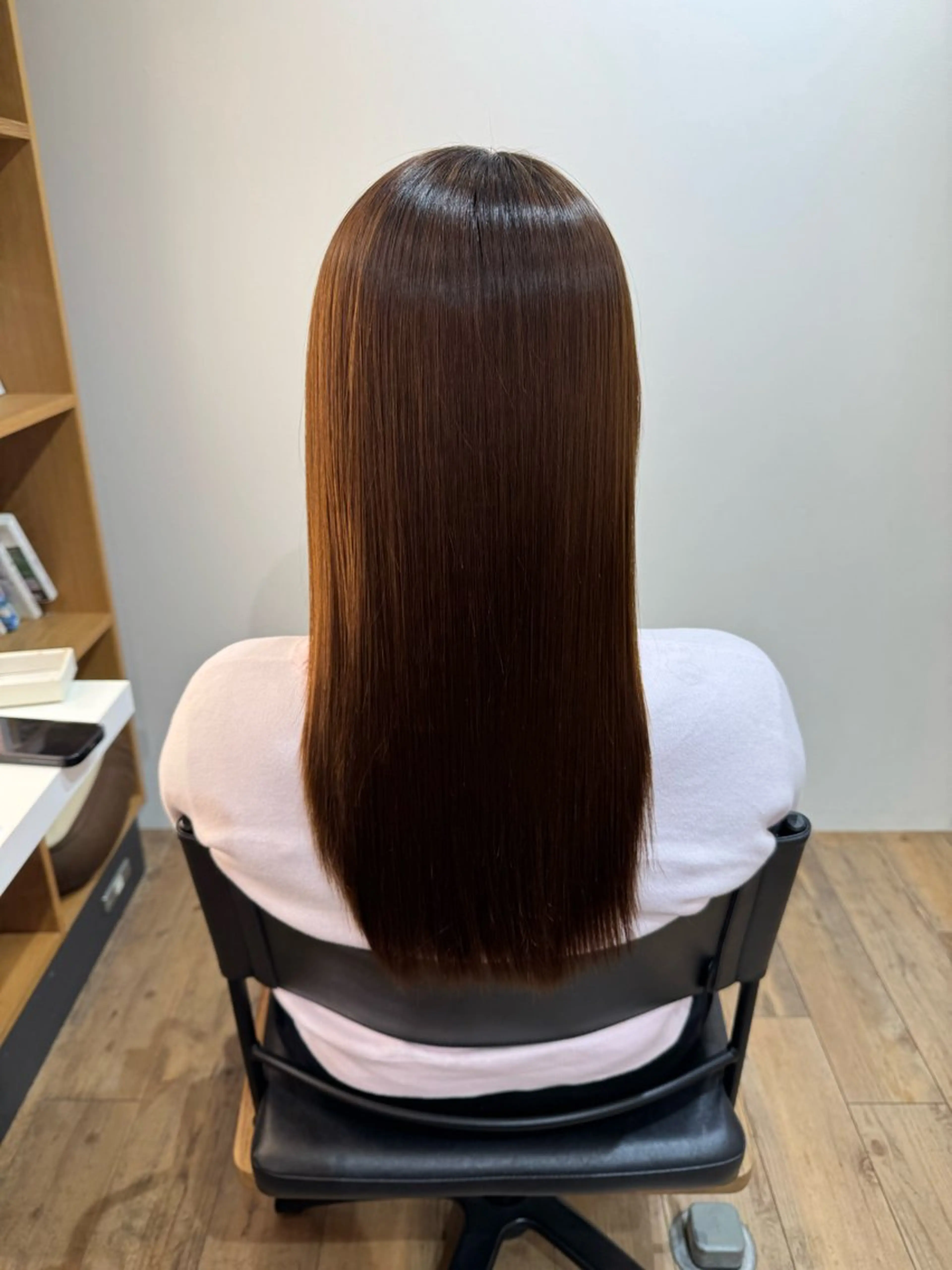 セミロング カット 縮毛矯正 トリートメント afloatkobe所属・美髪/髪質改善 川口凌弥のヘアスタイル