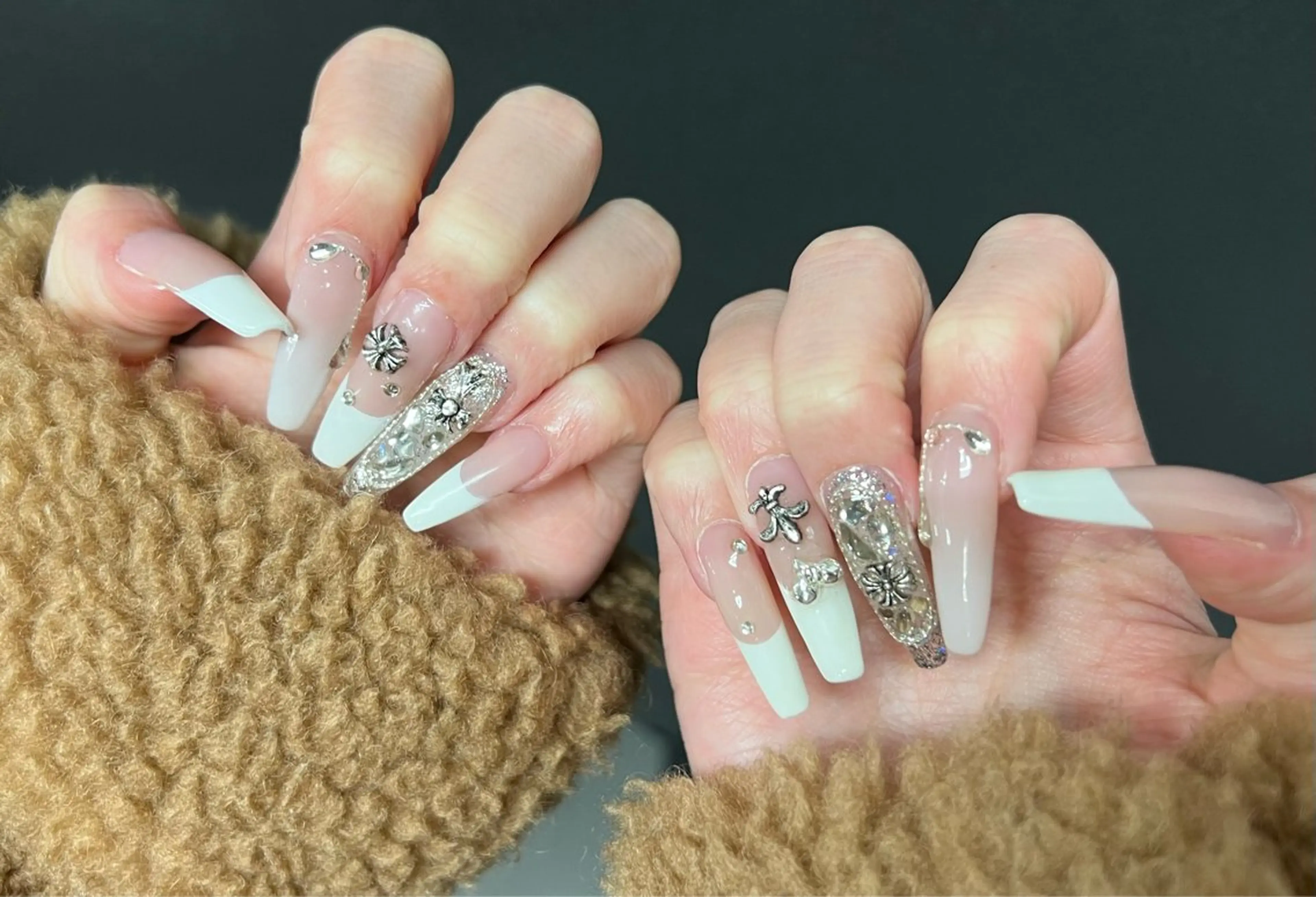 ネイル 持ち込み ハンドネイル Tini ANA.CHUOのネイルデザイン