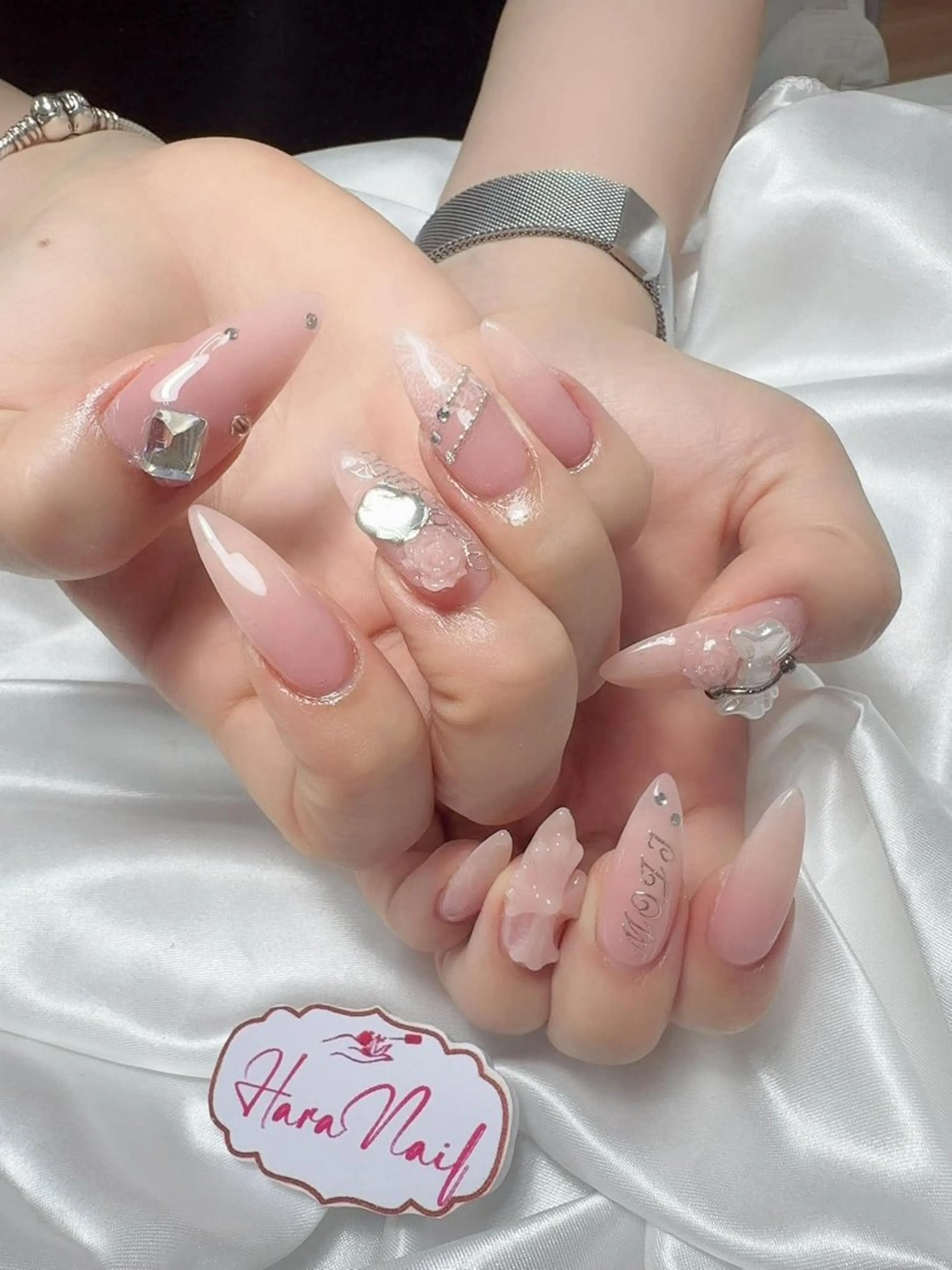 ネイル フレンチネイル グラデーション 韓国ネイル マグネットネイル ミラーネイル ハンドネイル ハンドケア Hara Nail 【持ち込みOK】のネイルデザイン