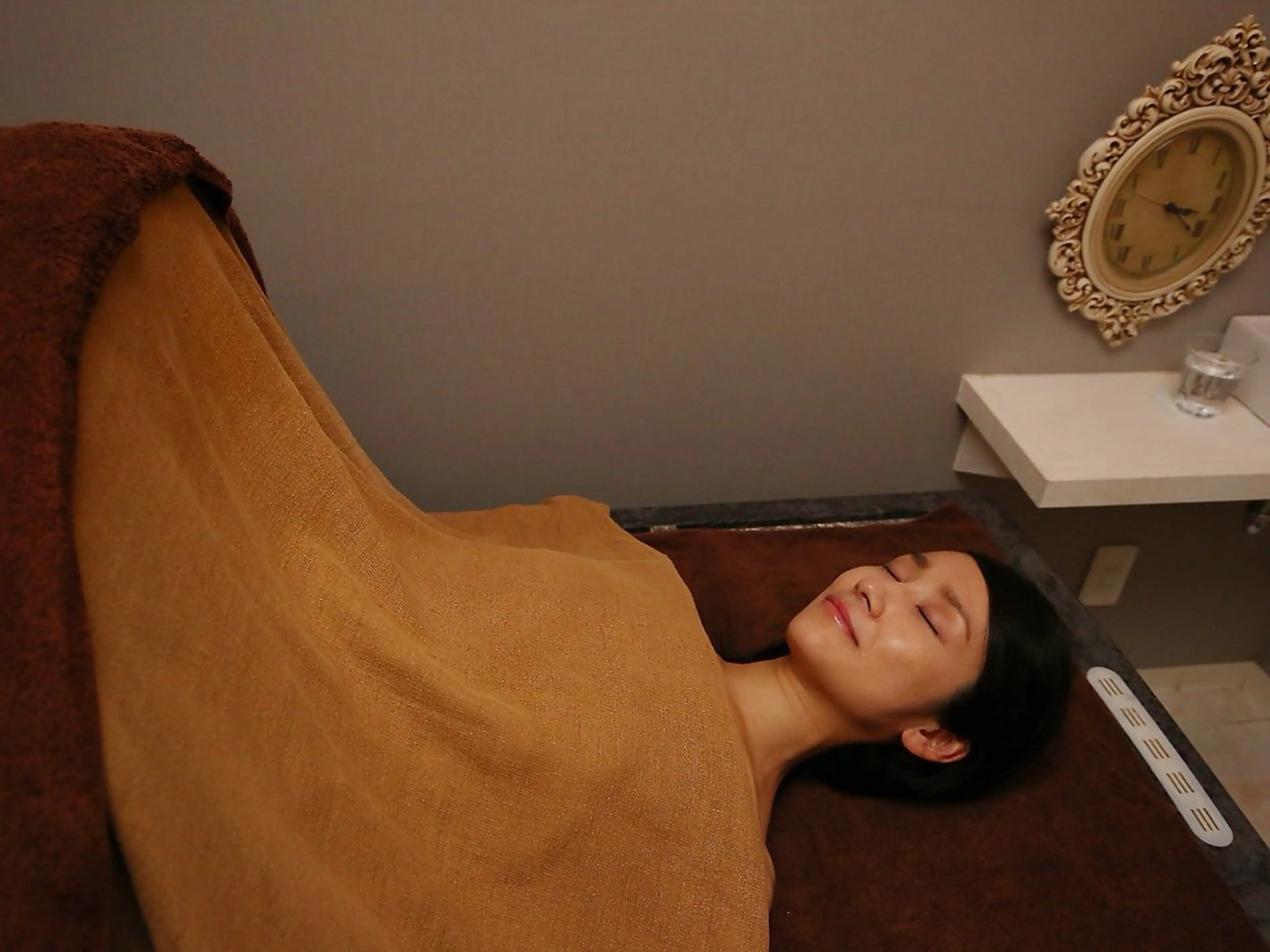 寝ながら入れるよもぎ蒸し岩盤浴30分＋ヘッドマッサージ15分付(仮予約)の写真