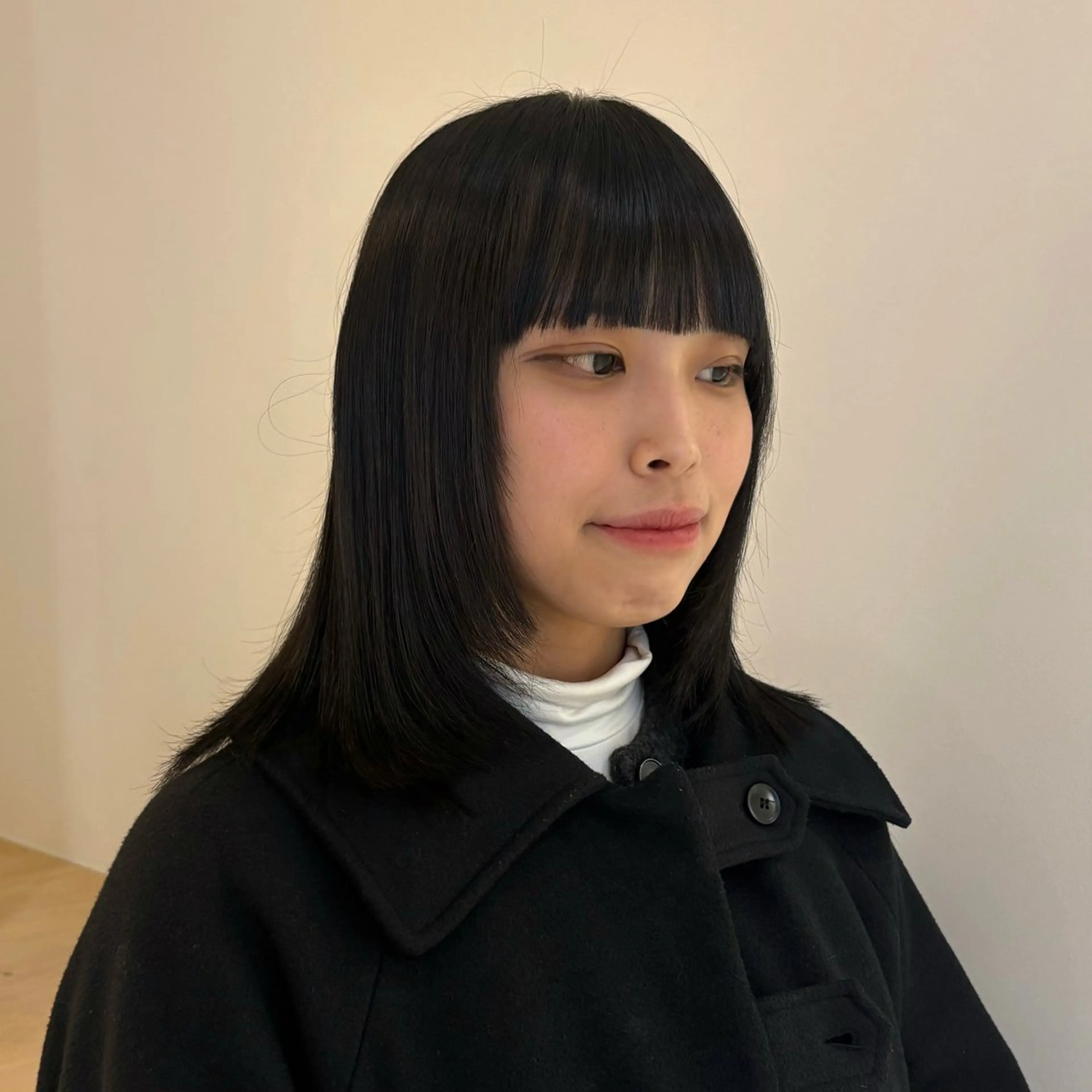 ミディアム ミディアムレイヤー レイヤーカット 蓑輪璃央 ショートカットのヘアスタイル