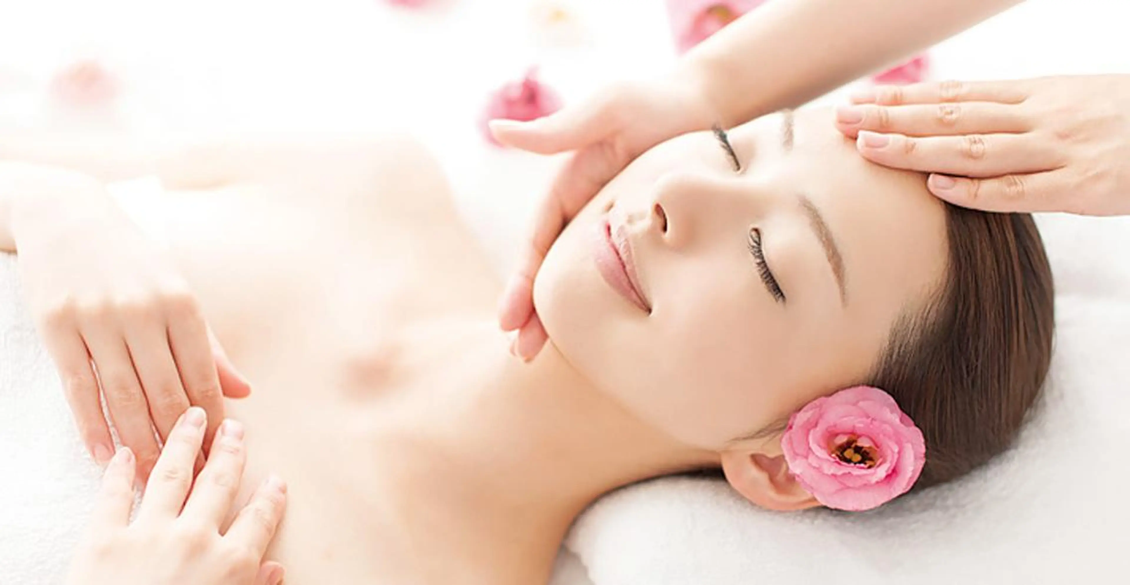 rasera コラボ予約のネイルデザイン