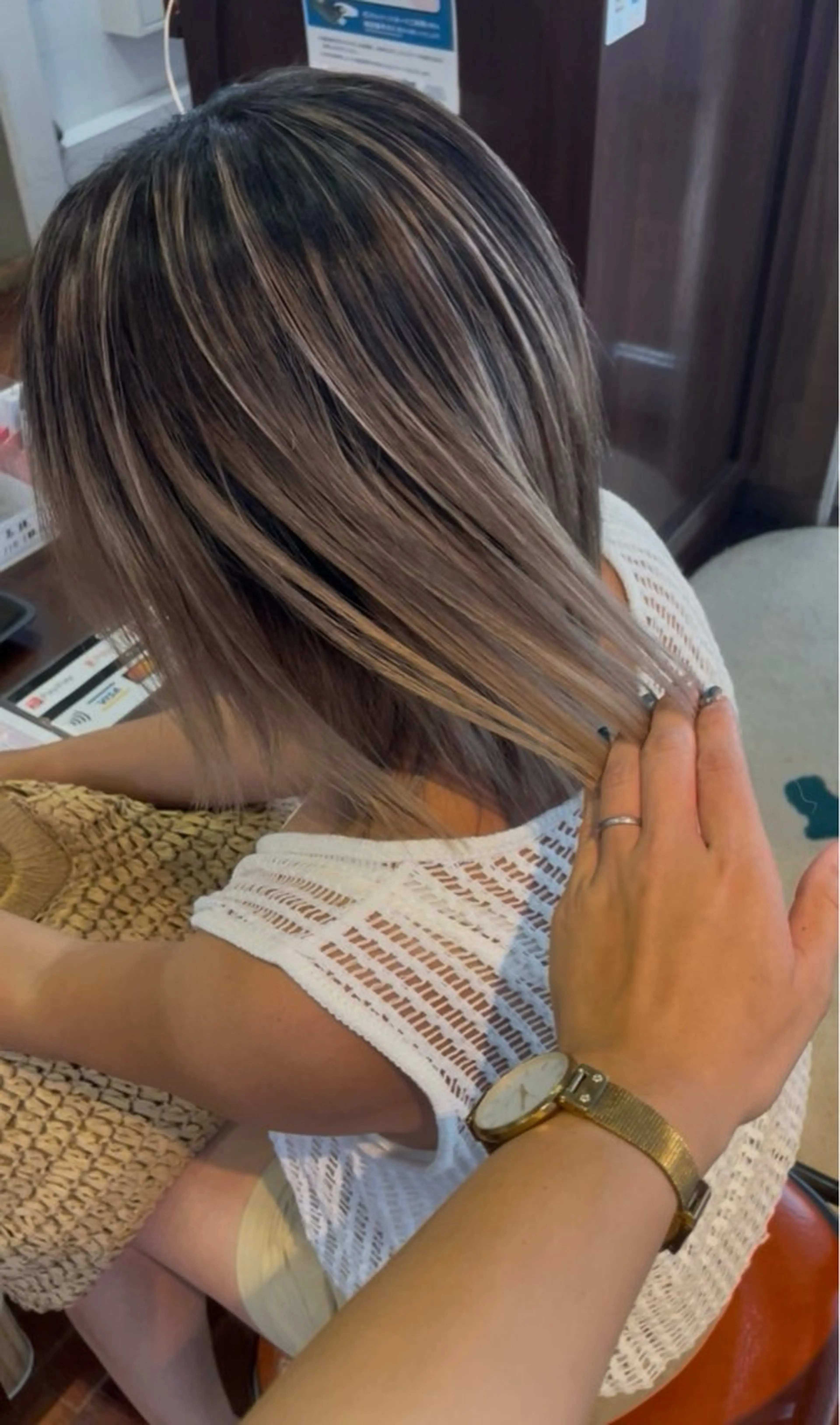 ショート カラー バレイヤージュ ベージュカラー ブリーチ ケアブリーチ ハイトーンカラー 福見 美保のヘアスタイル