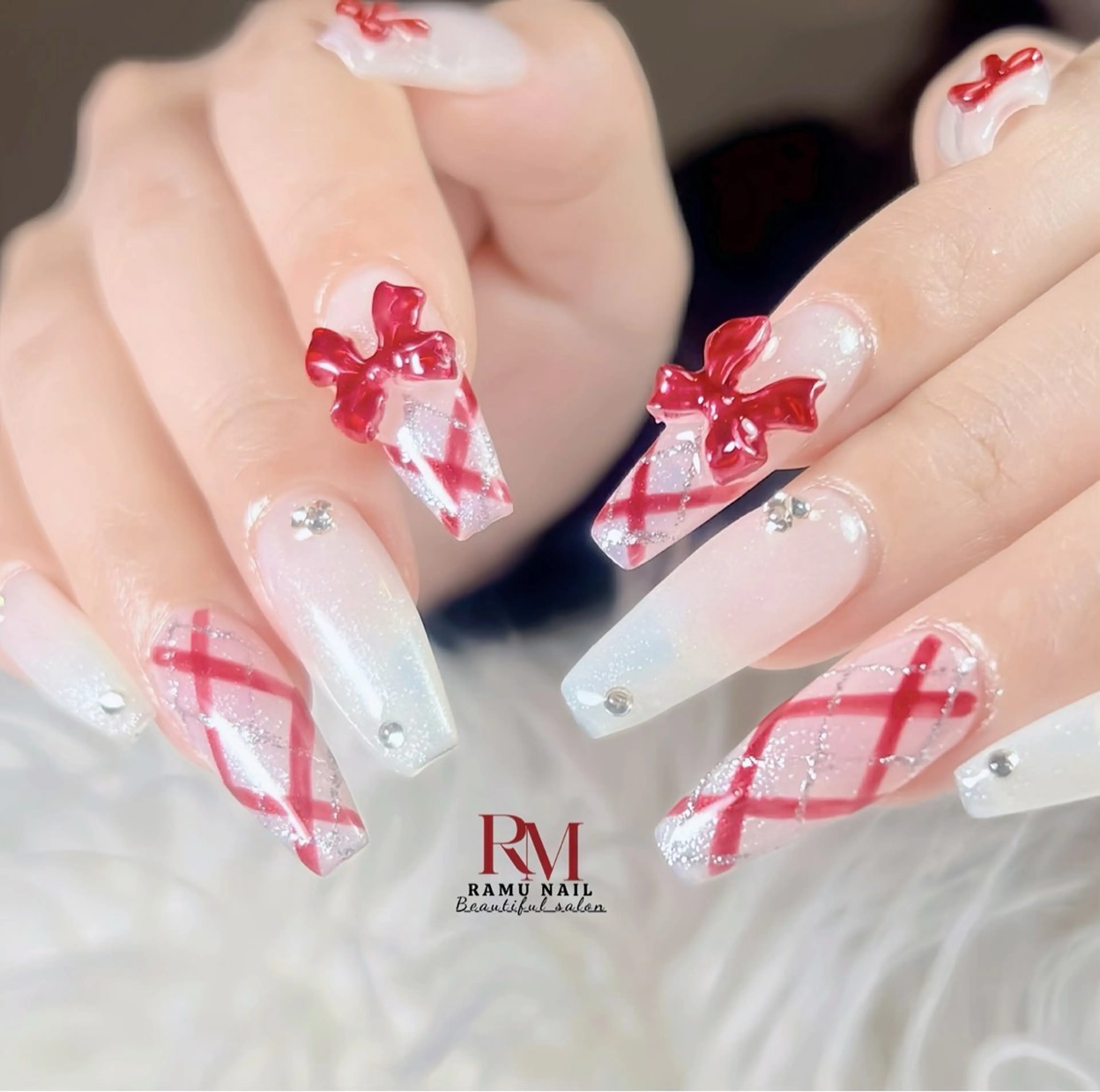 ネイル キラキラネイル マグネットネイル ミラーネイル ワンホンネイル 冬ネイル ハンドネイル RAMU Nail 恵比寿店のネイルデザイン