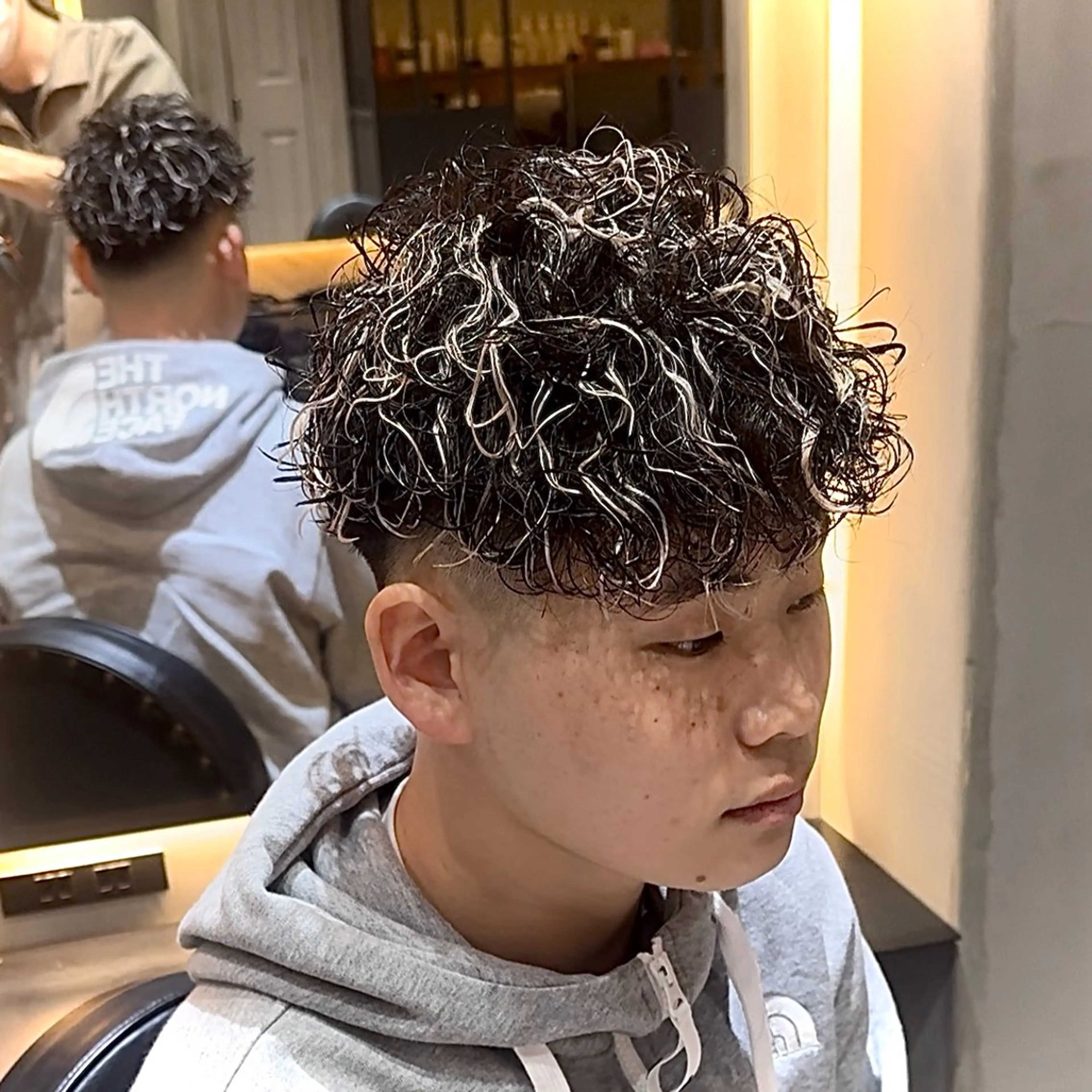 【メンズ限定割引】ホワイトメッシュパーマの写真