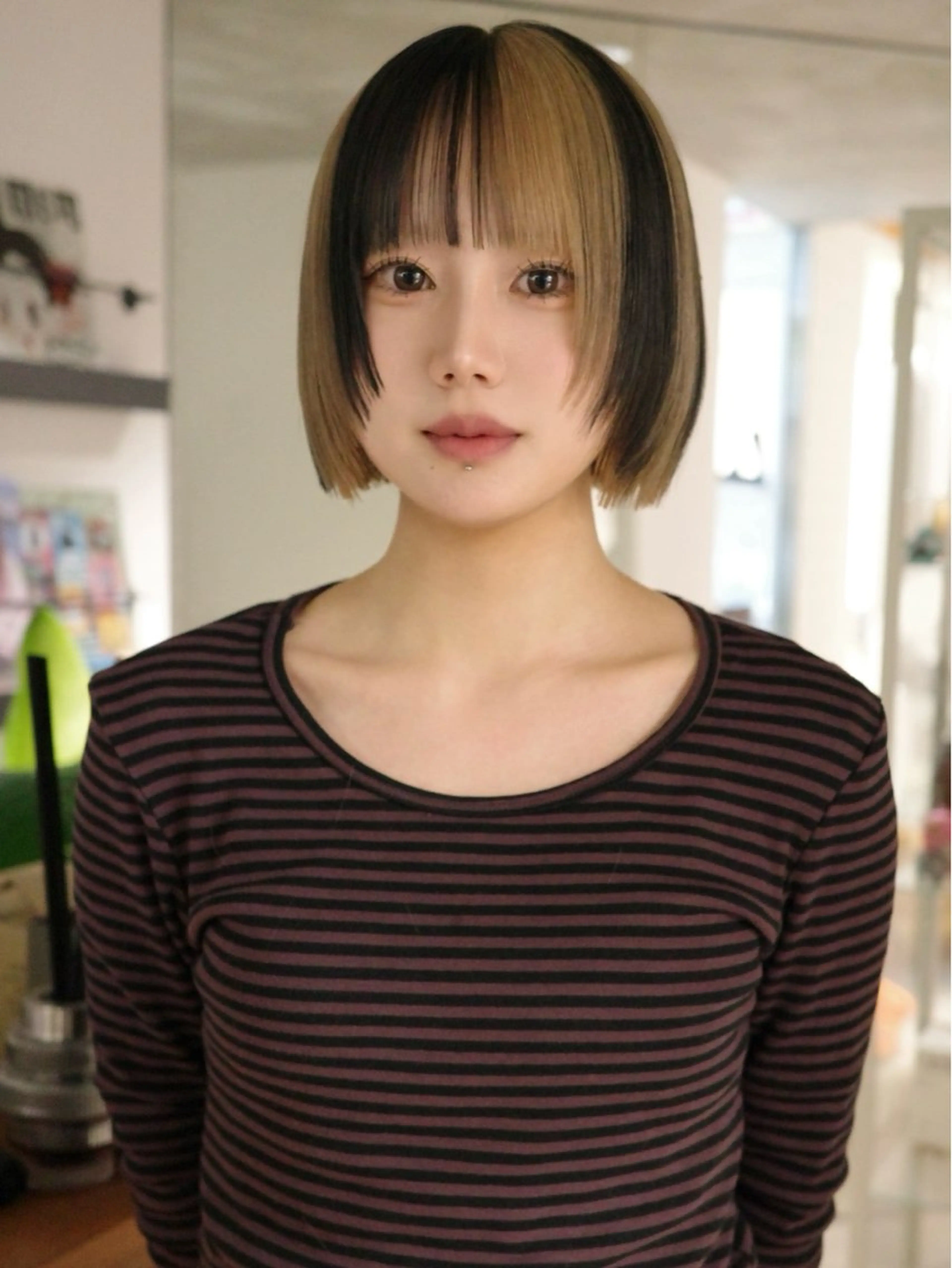 ミディアム カラー イツク ⚡️ ルーツ/ハイトーンのヘアスタイル