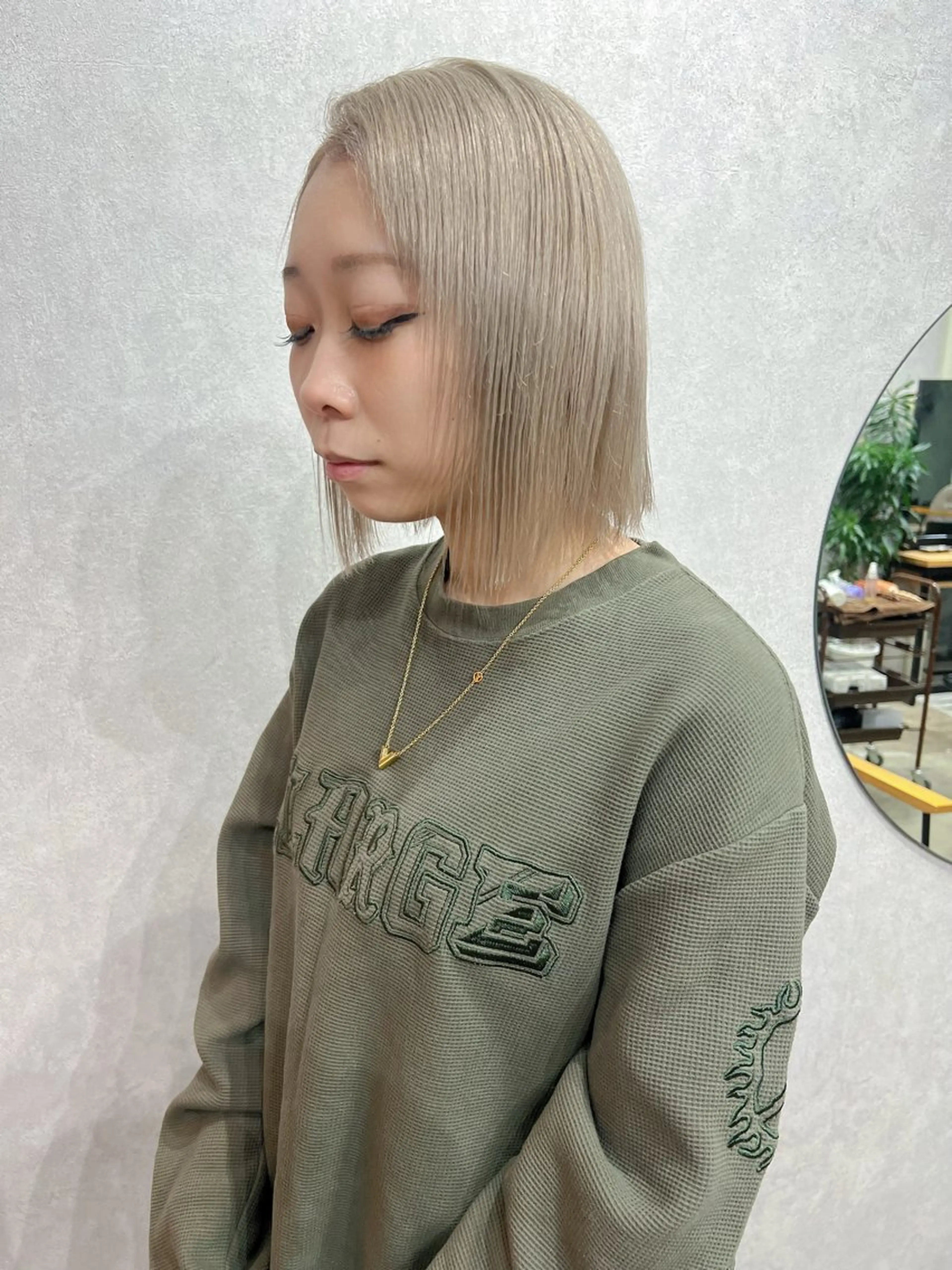 ショート ボブ 顔周りカット ヘアカラー YUI ハイトーンカラーのヘアスタイル