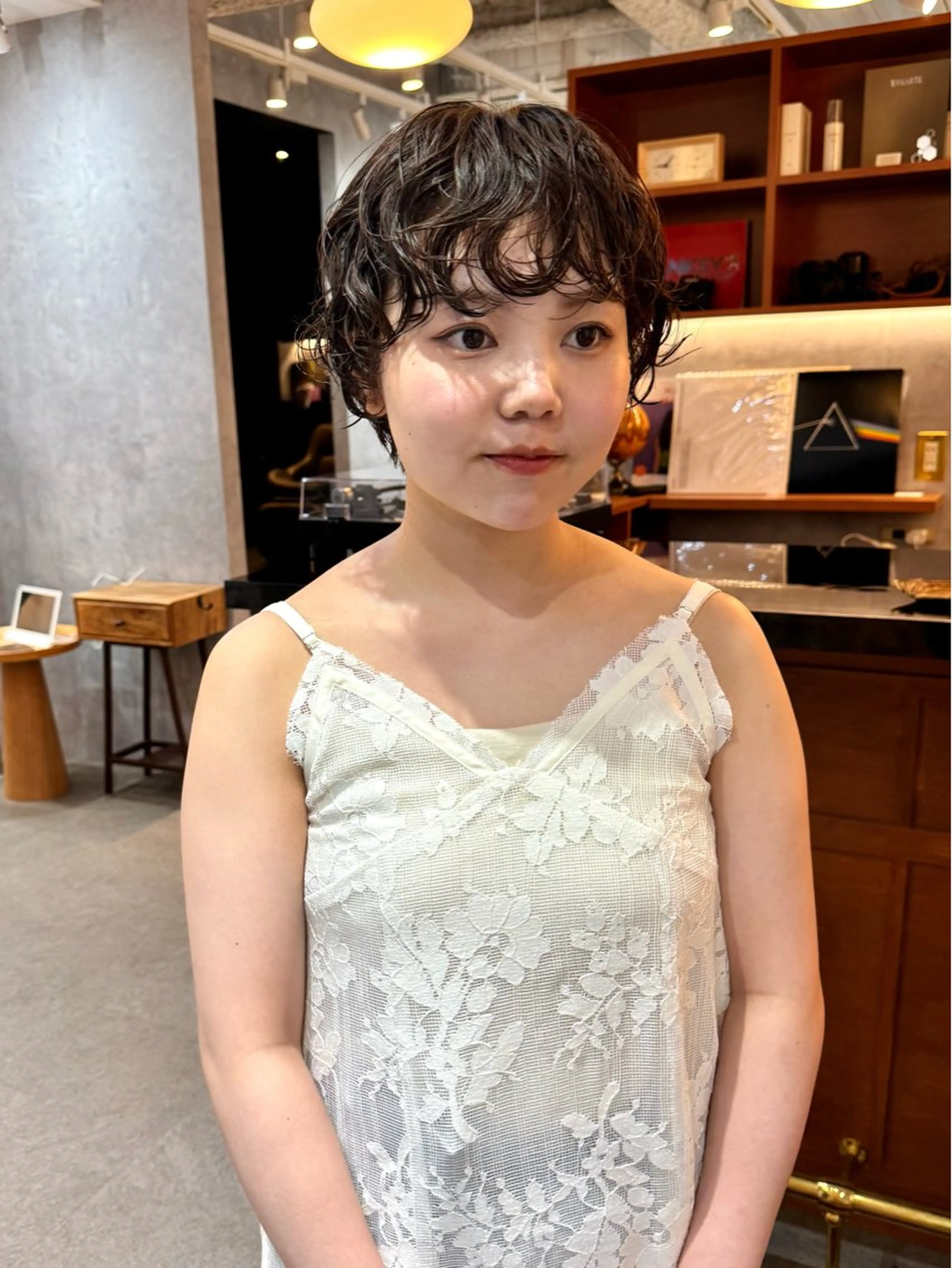 ショート パーマ カット パーマ 透け感カラー/ momo🦕🌱のヘアスタイル