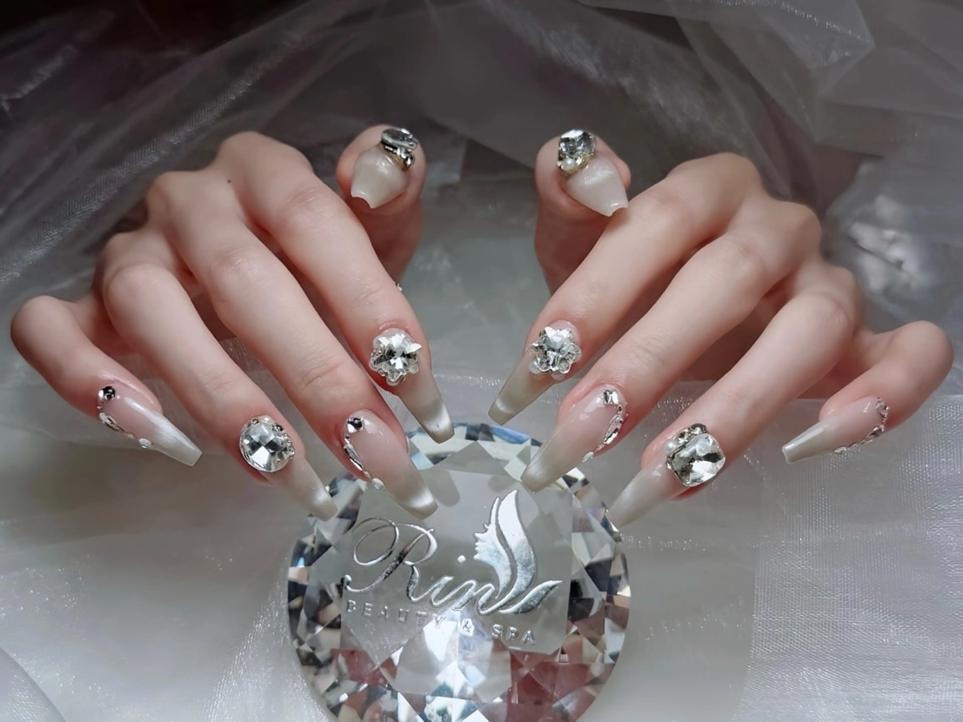ネイル チークネイル 桜ネイル クリアネイル ドット フラワーネイル ハンドネイル Rin Nail 新大久保店のネイルデザイン